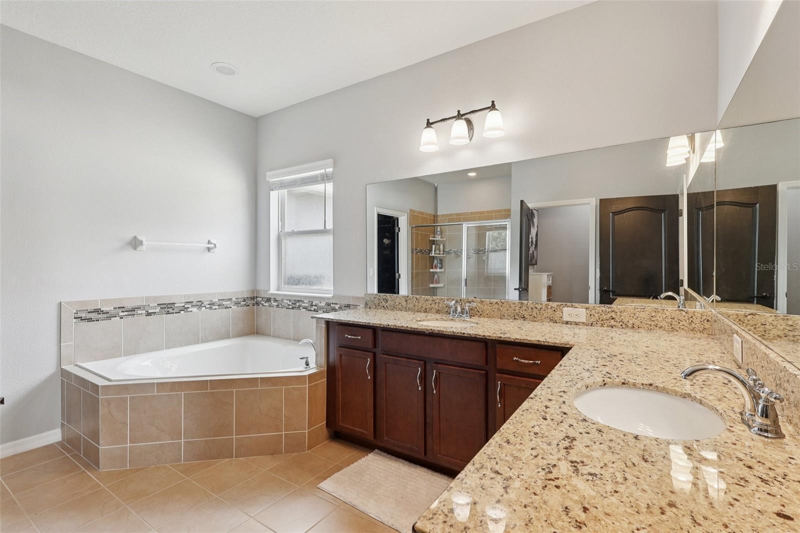 Image 26 of 49 For 2132 Plantation Oak Drive