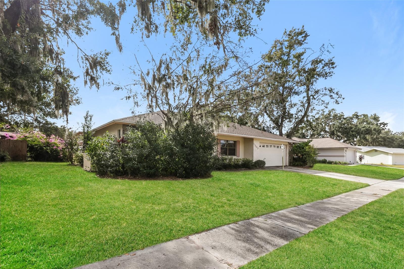 Image 2 of 21 For 1303 Sandalwood Drive