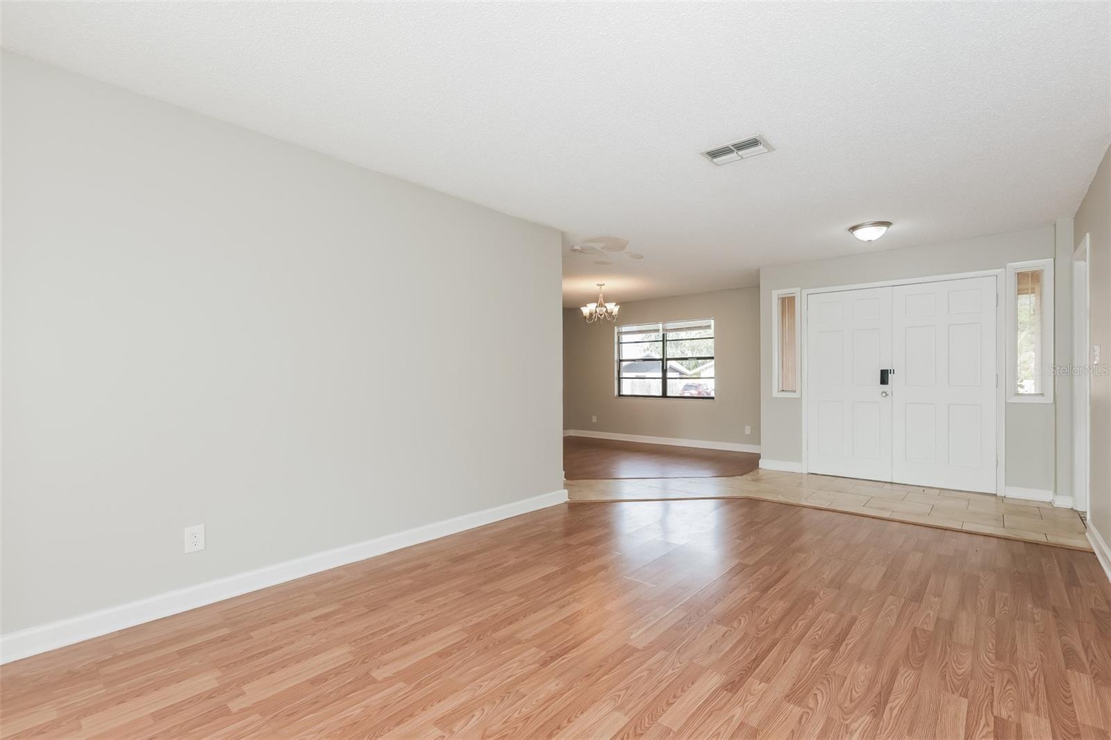 Image 4 of 21 For 1303 Sandalwood Drive