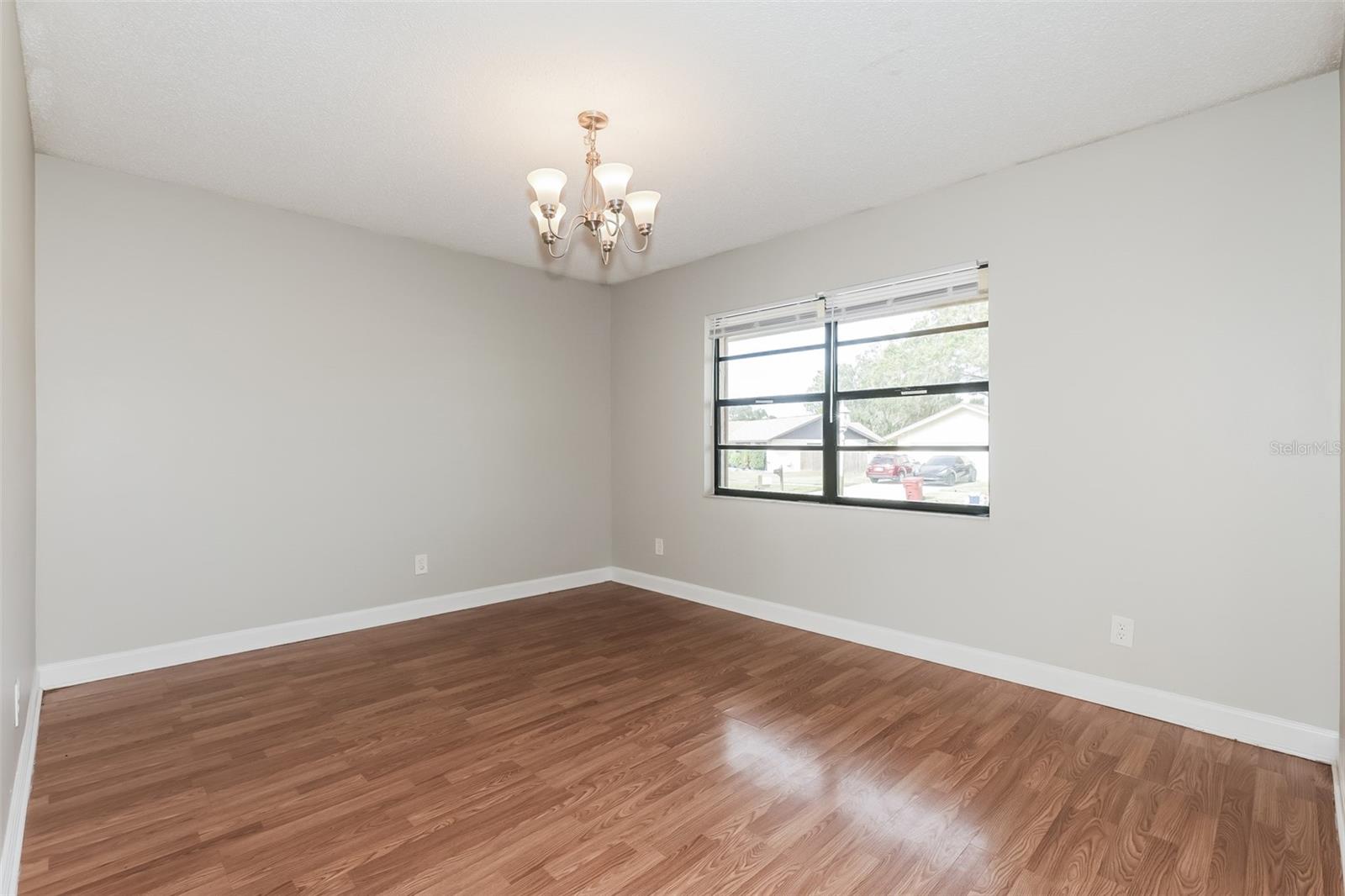 Image 5 of 21 For 1303 Sandalwood Drive