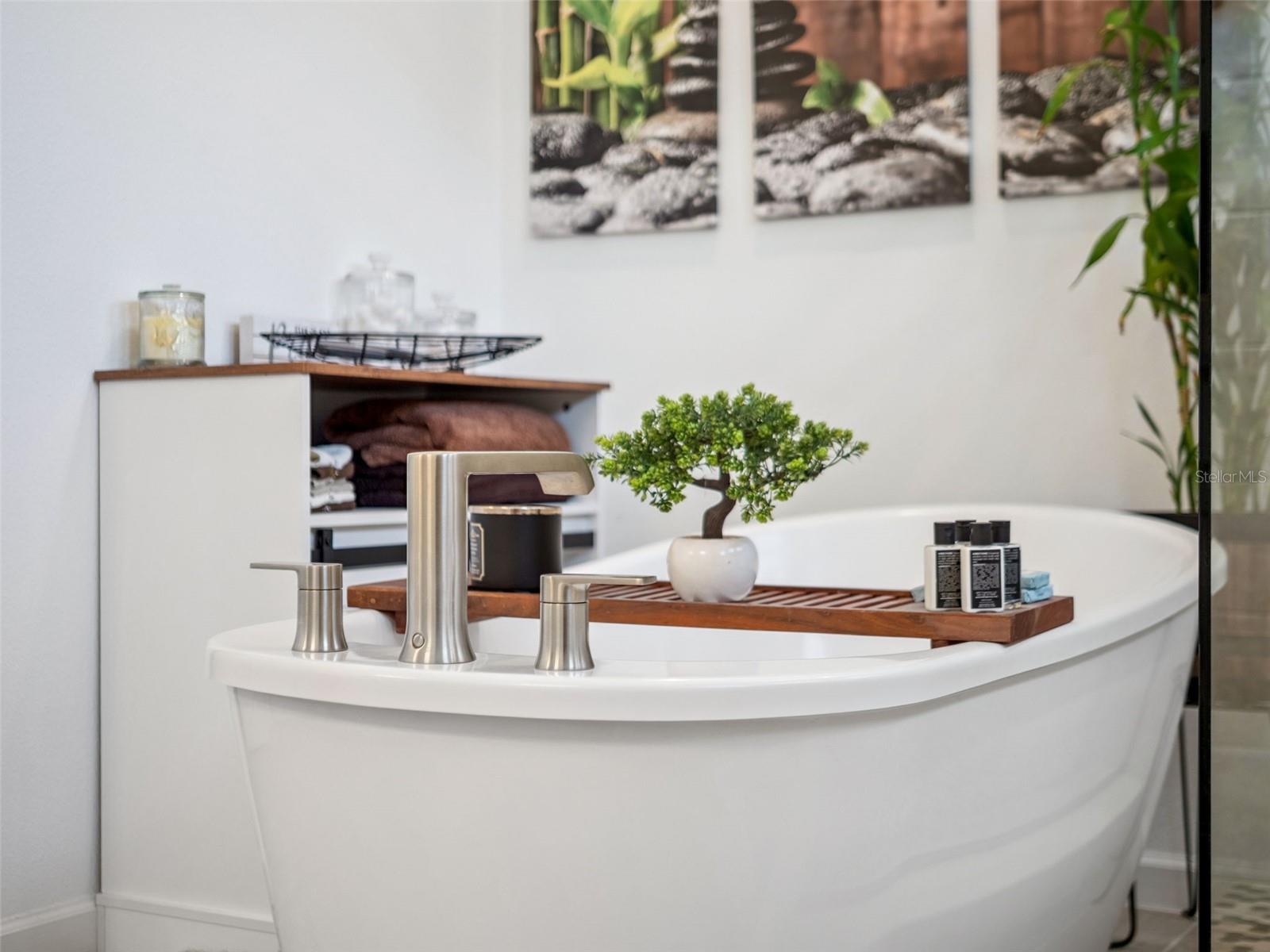 Image 16 of 25 For 591 Via Bella Court