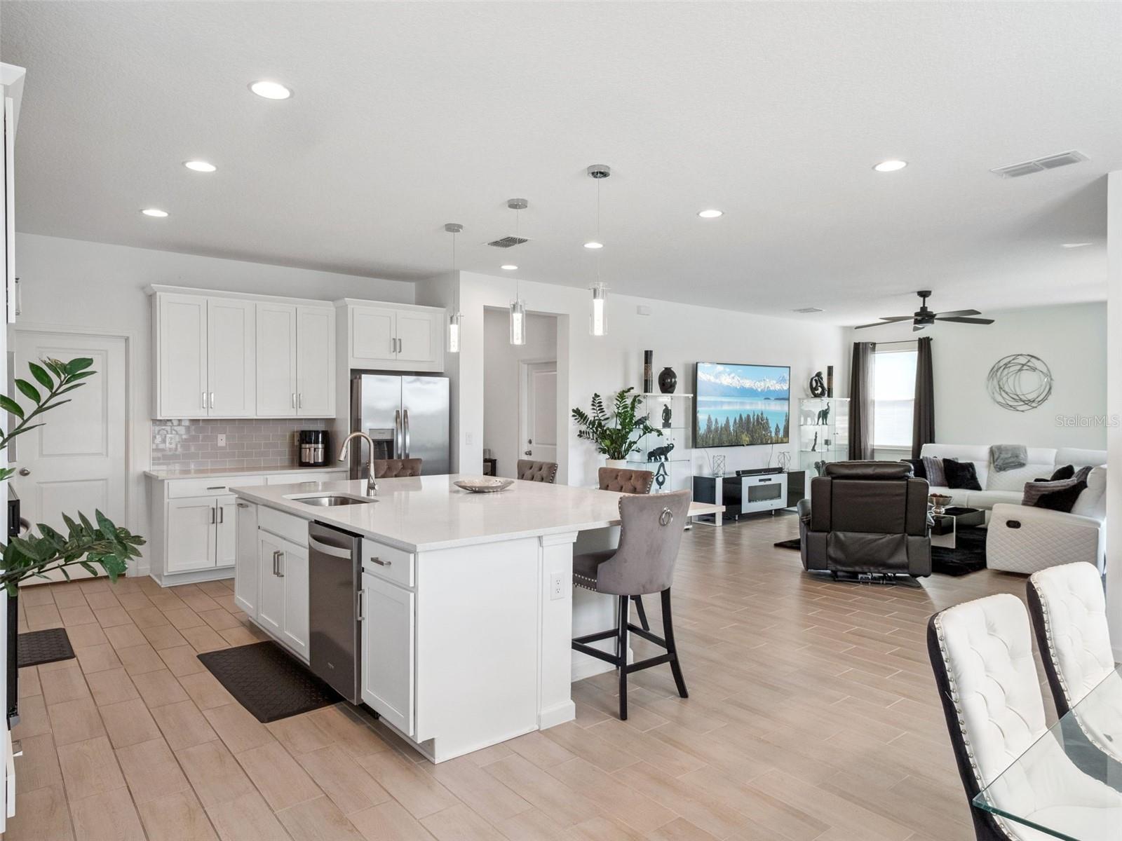 Image 7 of 25 For 591 Via Bella Court