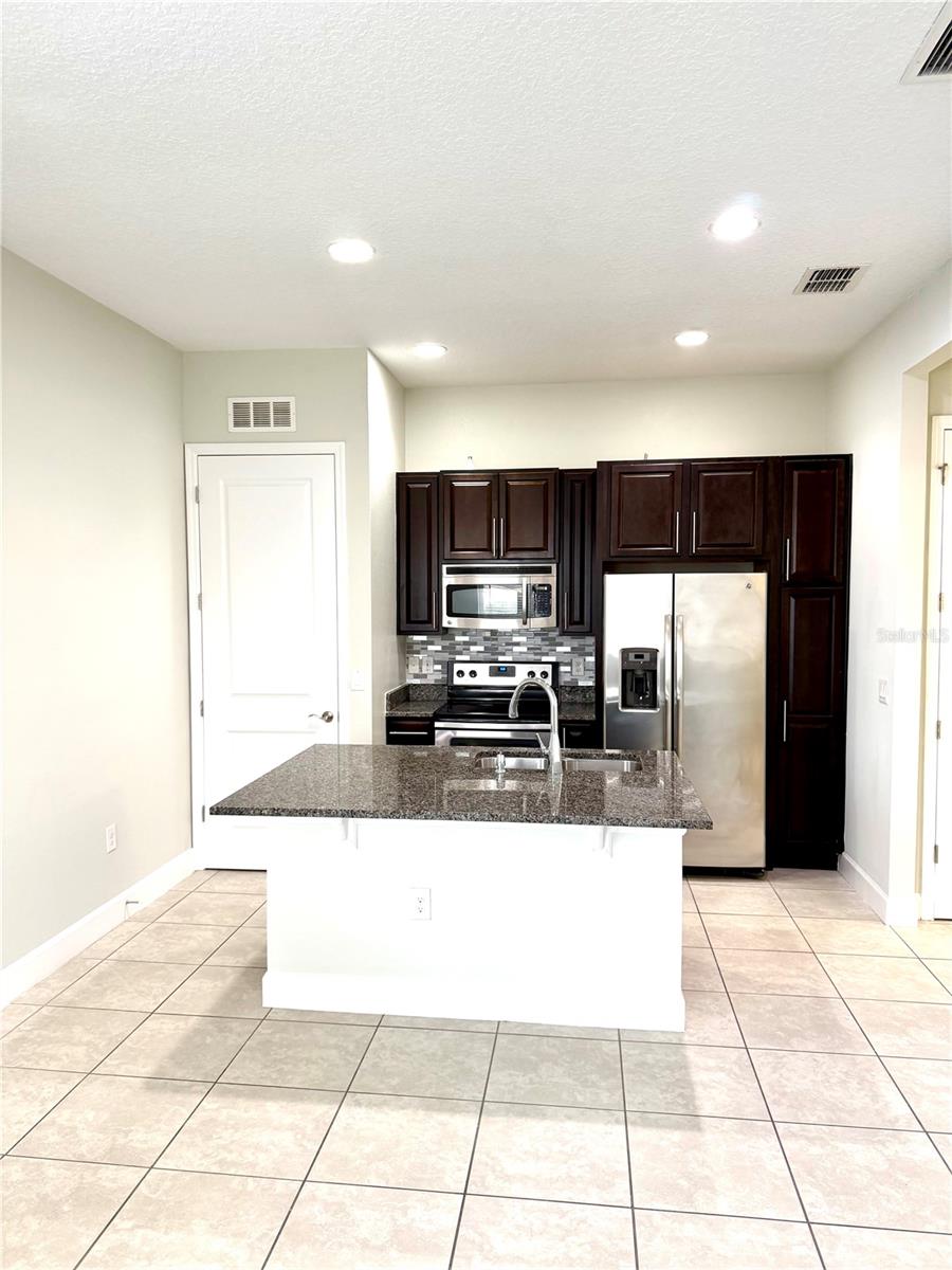 Image 18 of 22 For 13796 Eliot Avenue