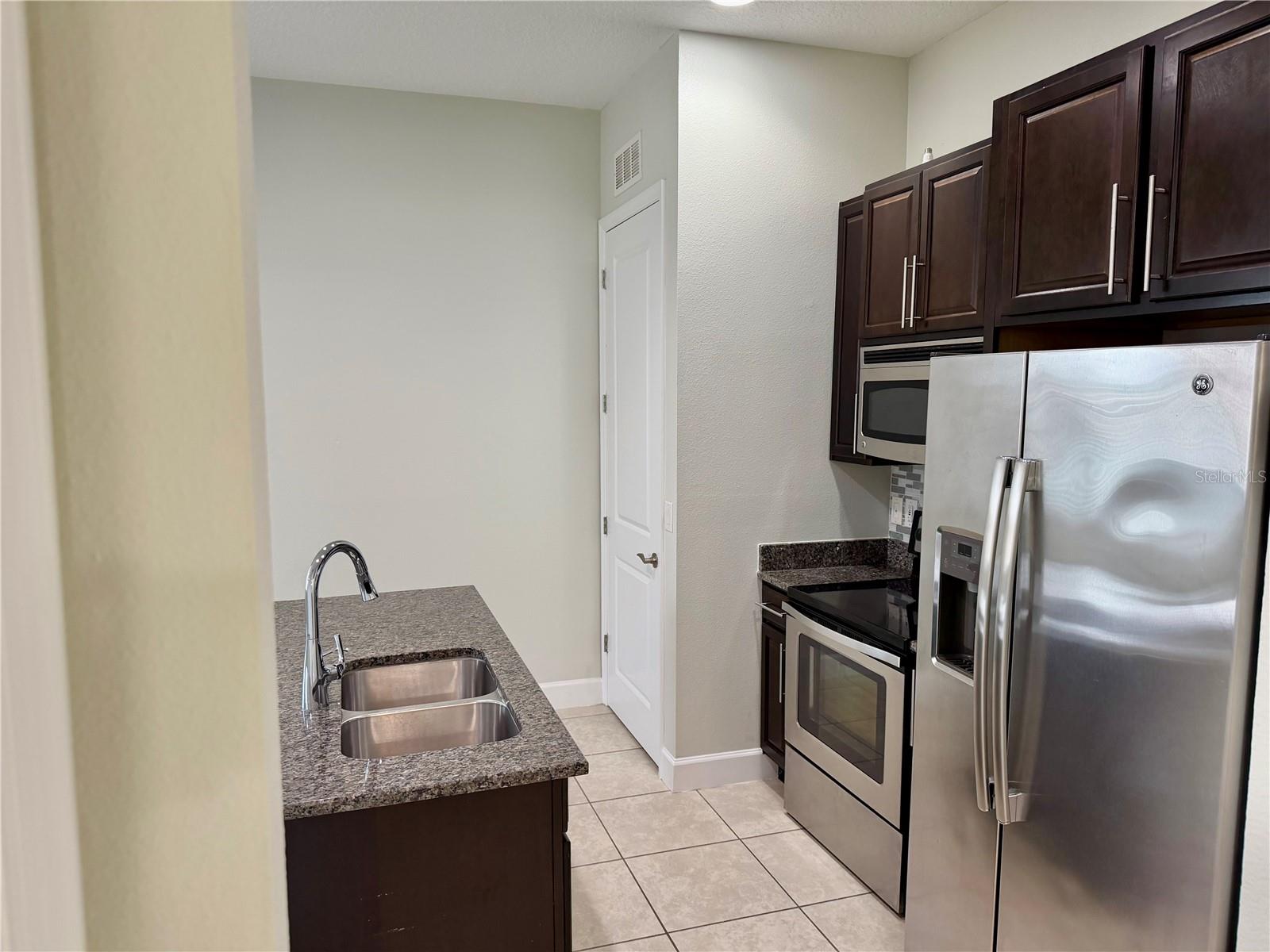 Image 6 of 22 For 13796 Eliot Avenue