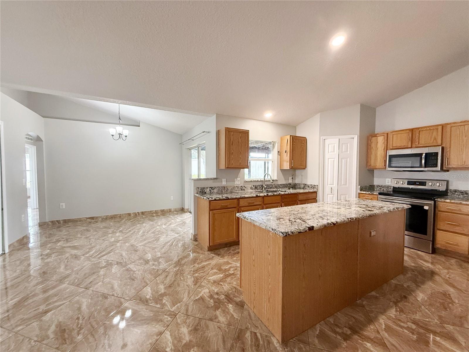 Image 10 of 31 For 774 Lobelia Dr