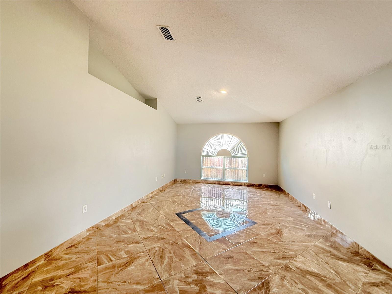 Image 14 of 31 For 774 Lobelia Dr