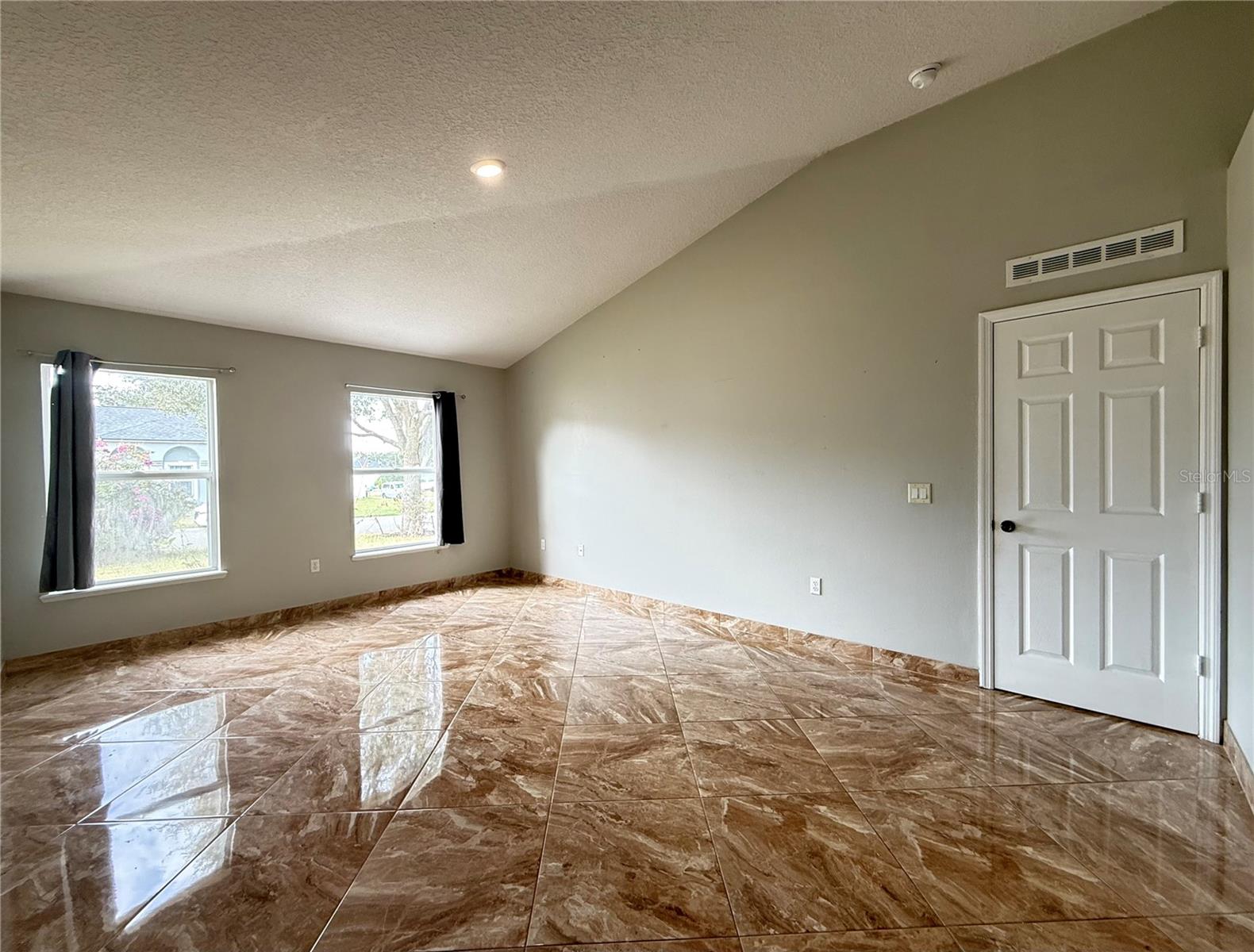 Image 15 of 31 For 774 Lobelia Dr