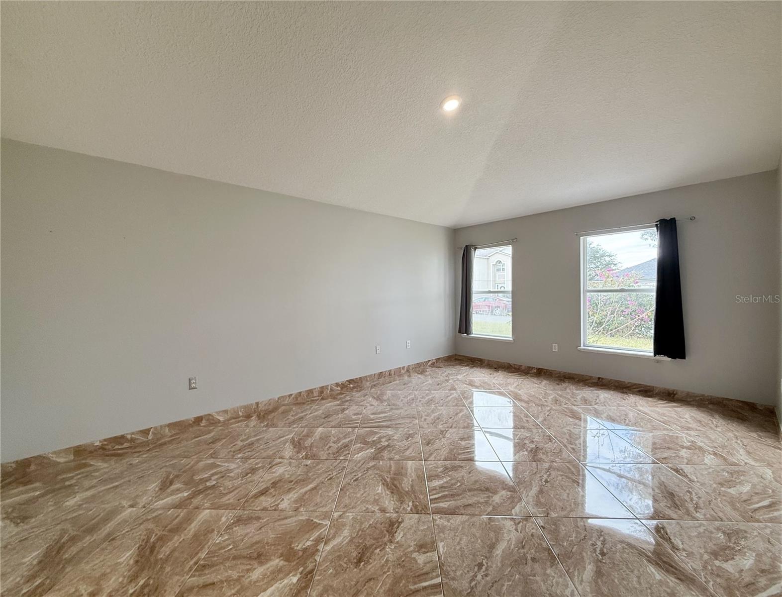 Image 16 of 31 For 774 Lobelia Dr