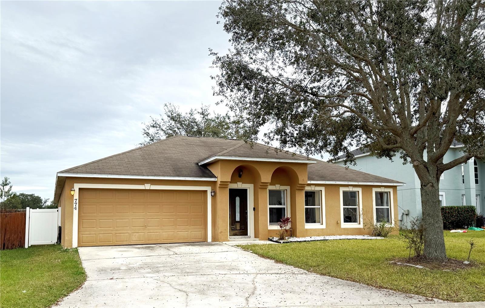 Image 2 of 31 For 774 Lobelia Dr