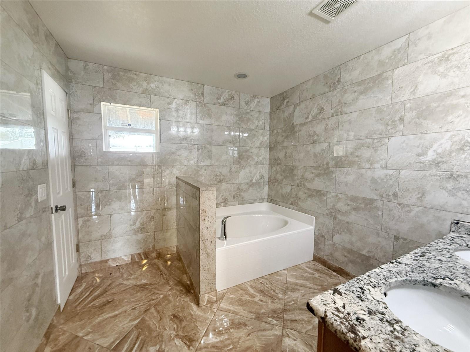 Image 21 of 31 For 774 Lobelia Dr