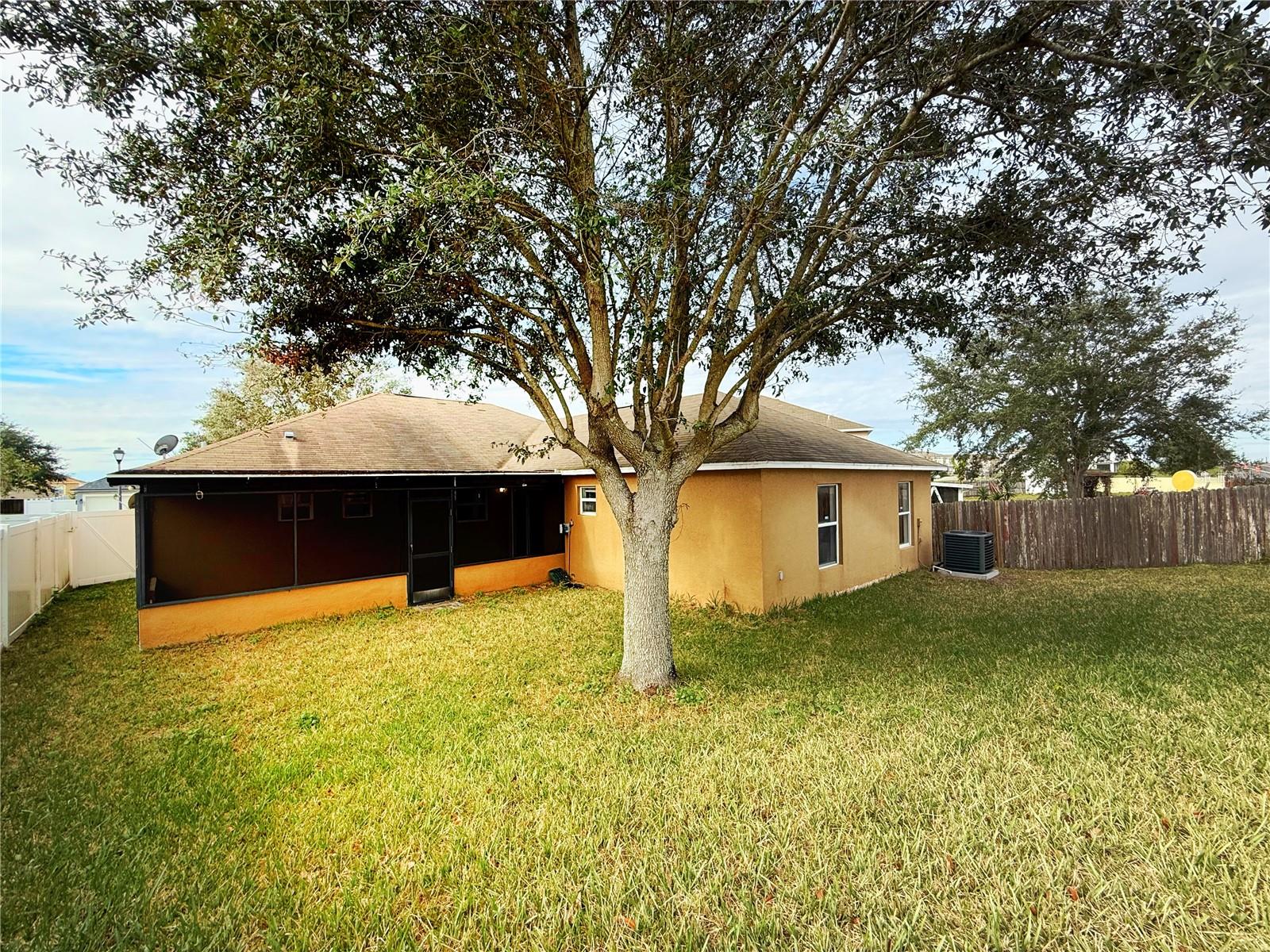 Image 3 of 31 For 774 Lobelia Dr