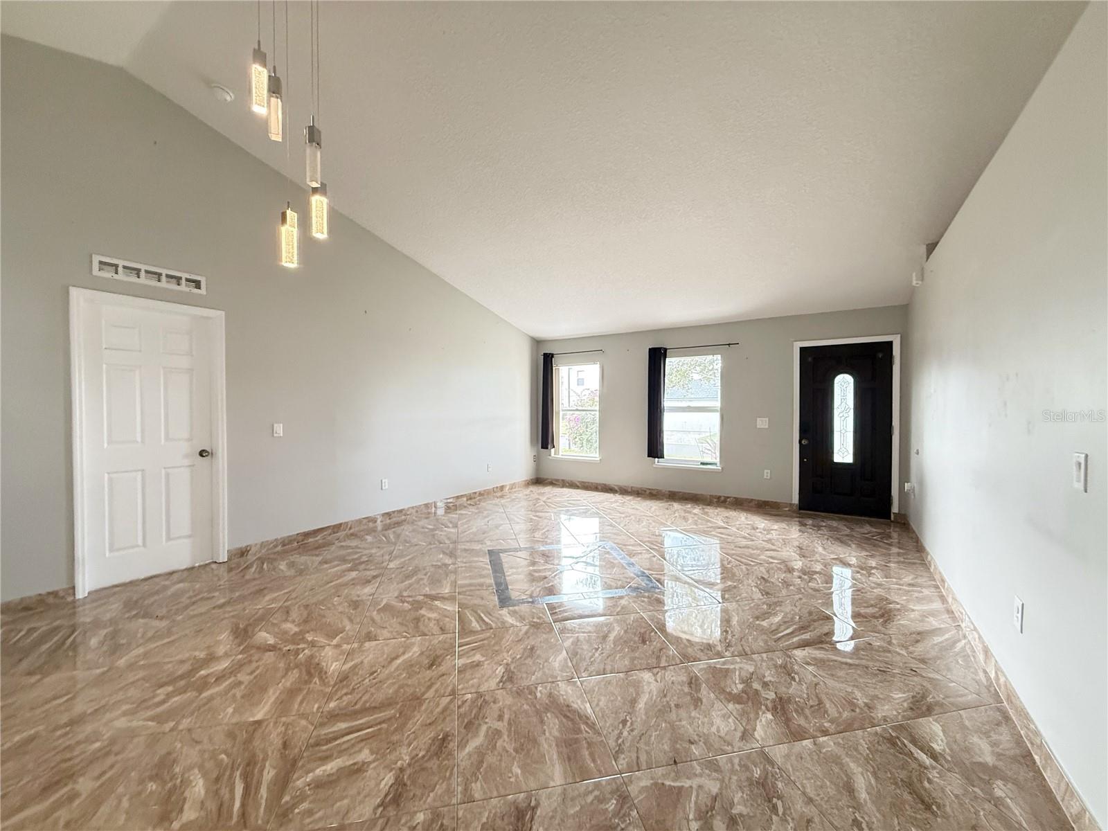 Image 5 of 31 For 774 Lobelia Dr