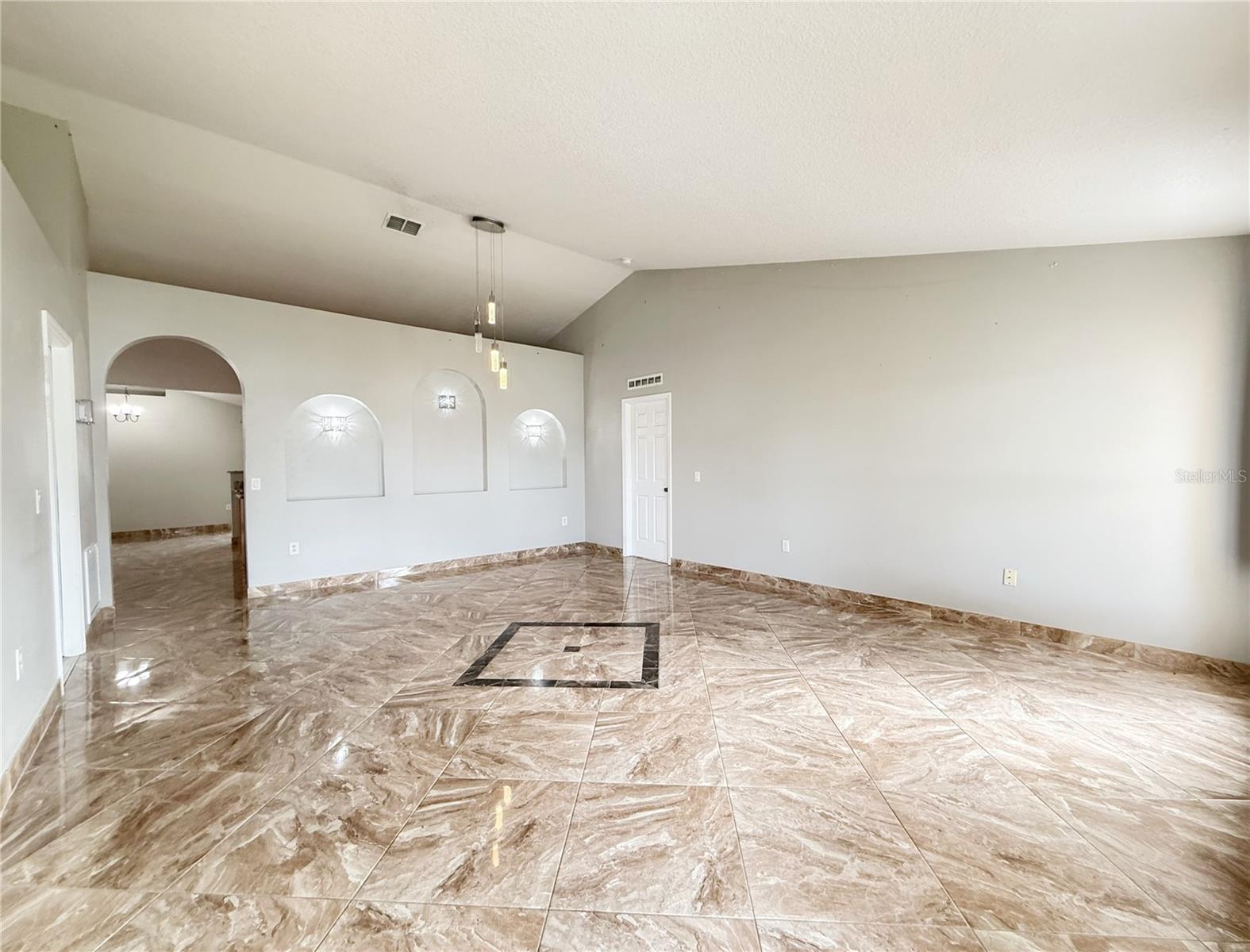 Image 6 of 31 For 774 Lobelia Dr