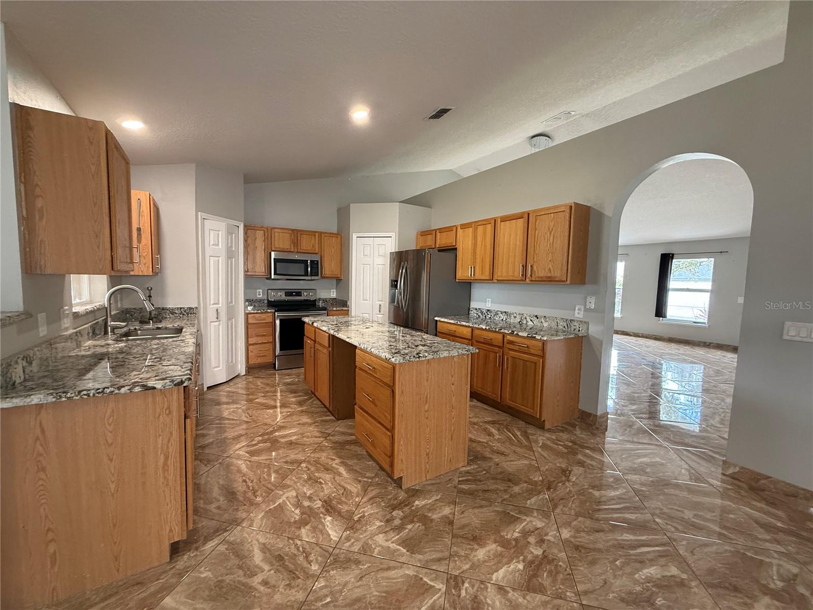 Image 8 of 31 For 774 Lobelia Dr