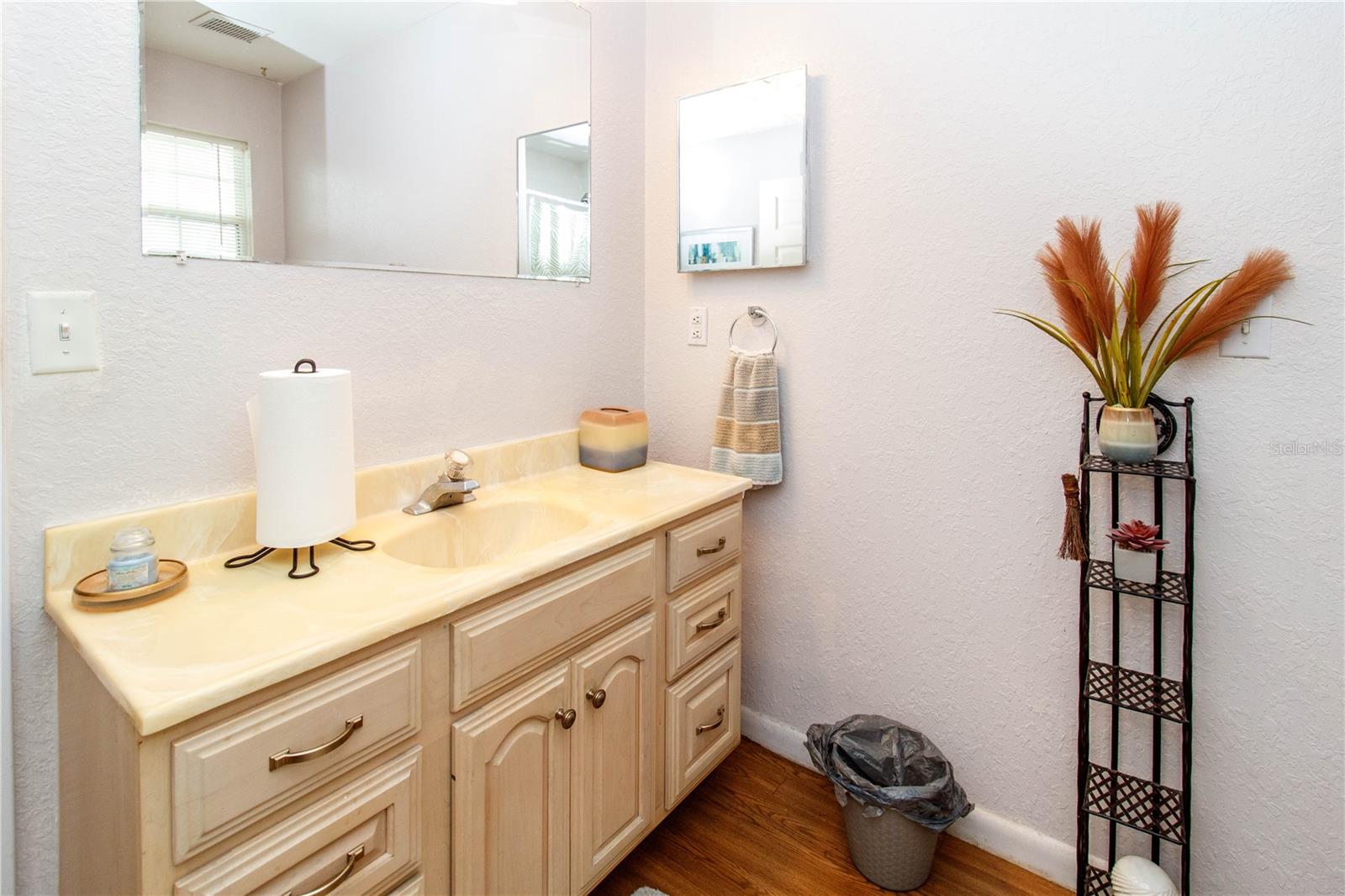 Image 17 of 27 For 525 4th Avenue Sw