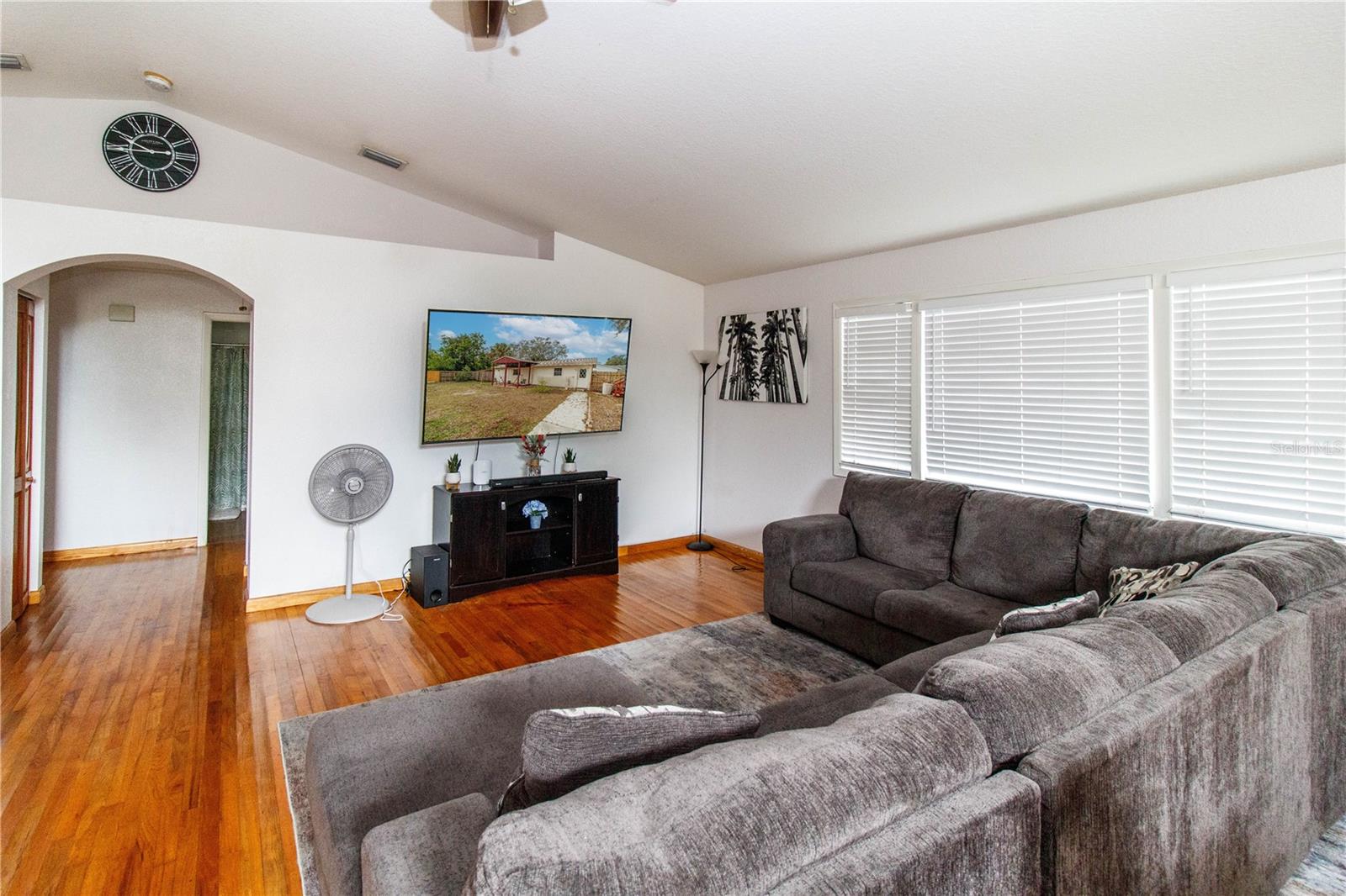 Image 3 of 27 For 525 4th Avenue Sw