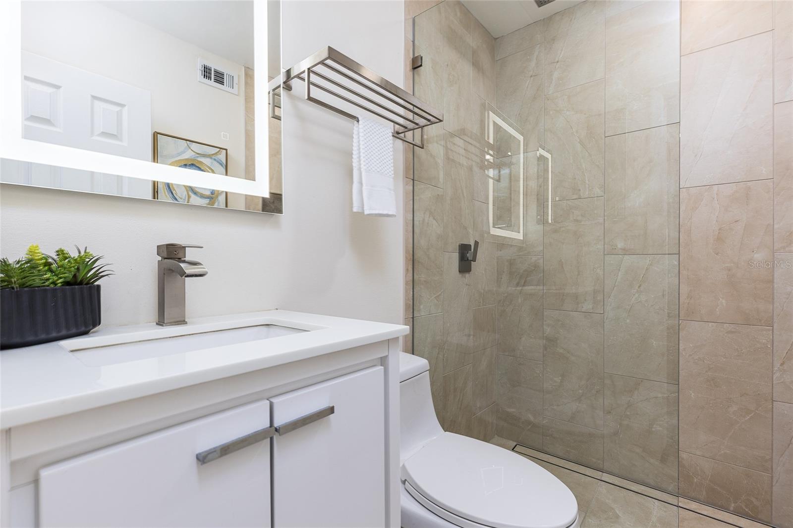 Image 11 of 22 For 1913 Woodcrest Drive B