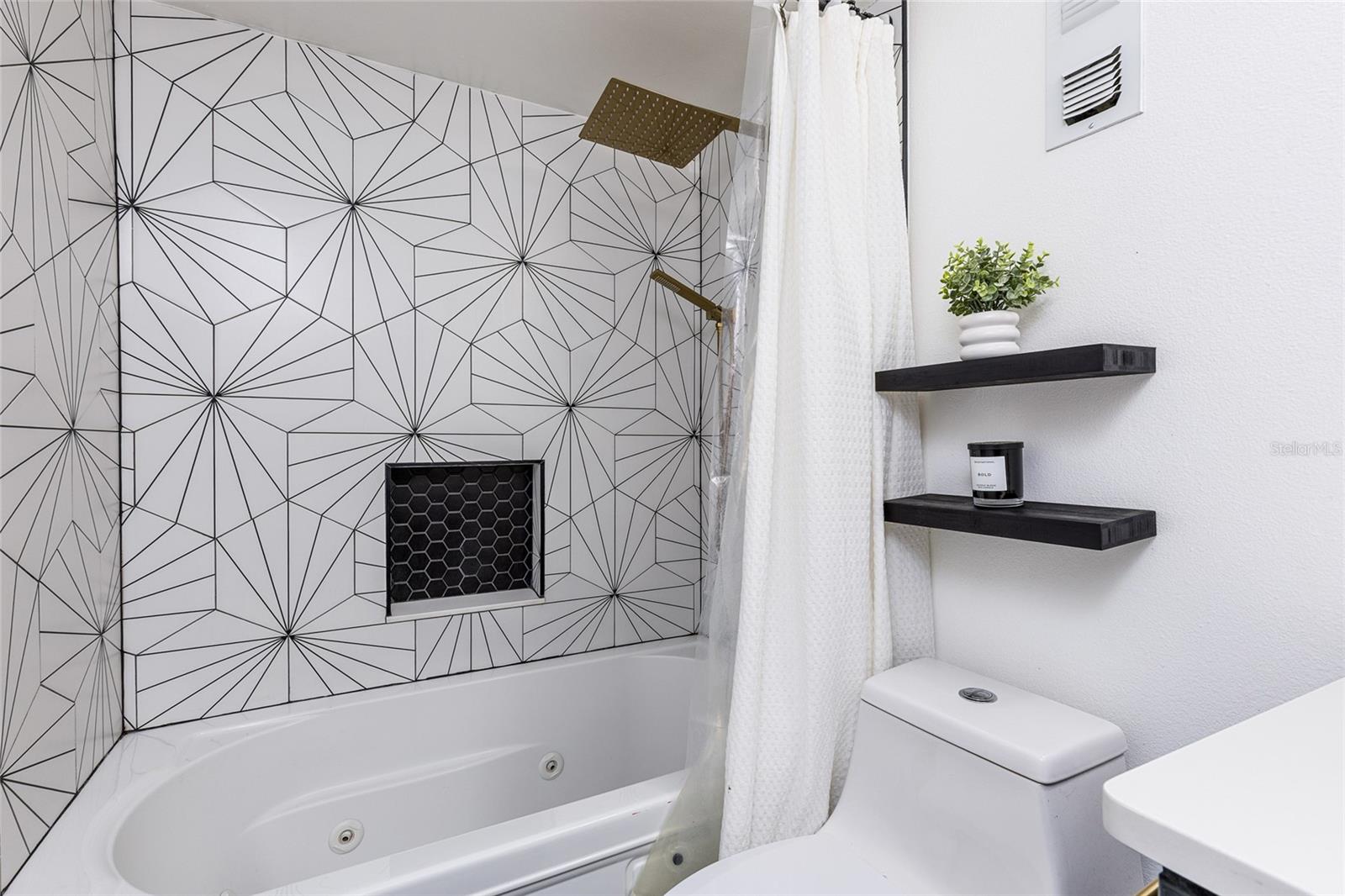 Image 12 of 22 For 1913 Woodcrest Drive B