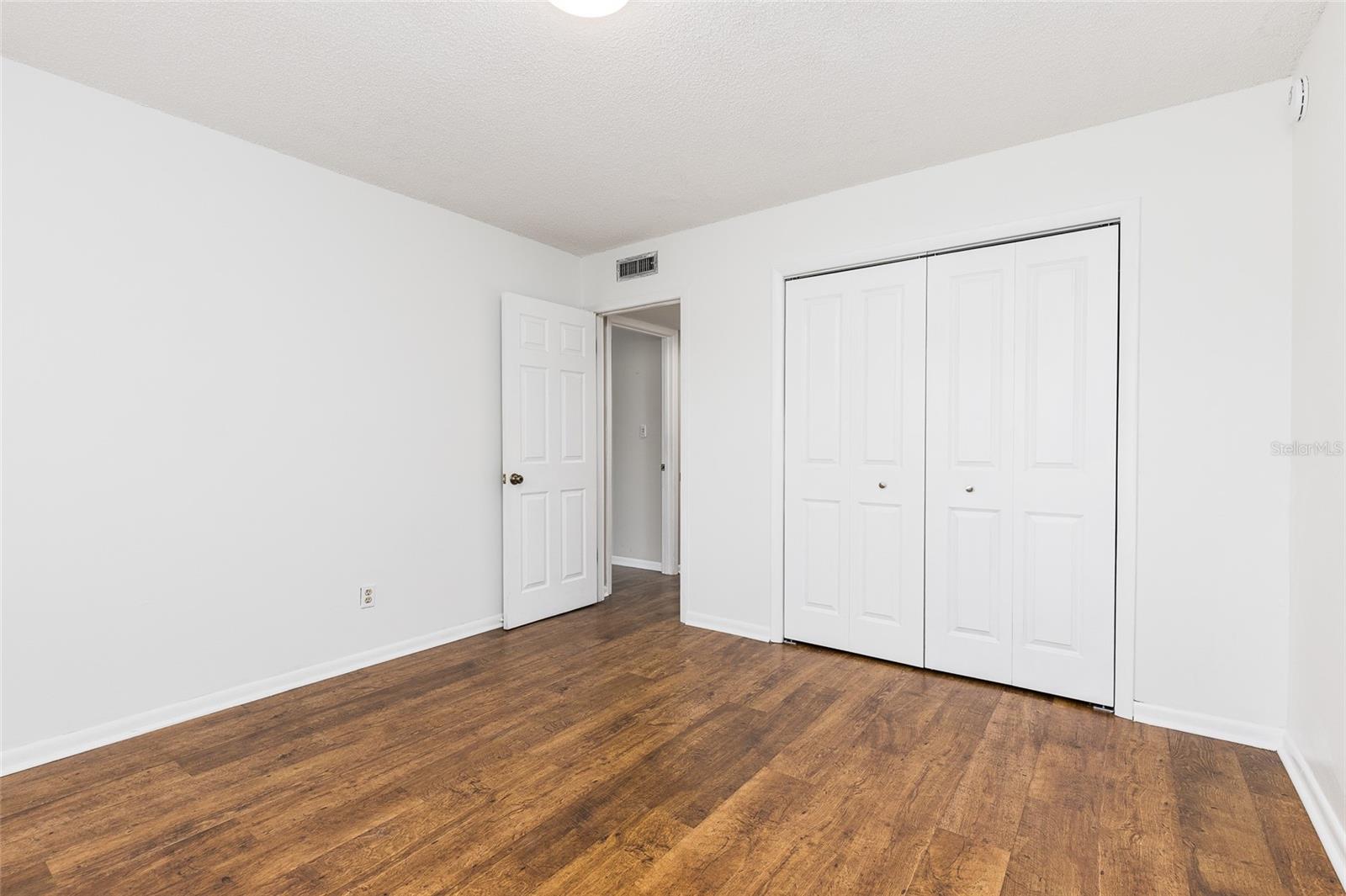 Image 14 of 22 For 1913 Woodcrest Drive B