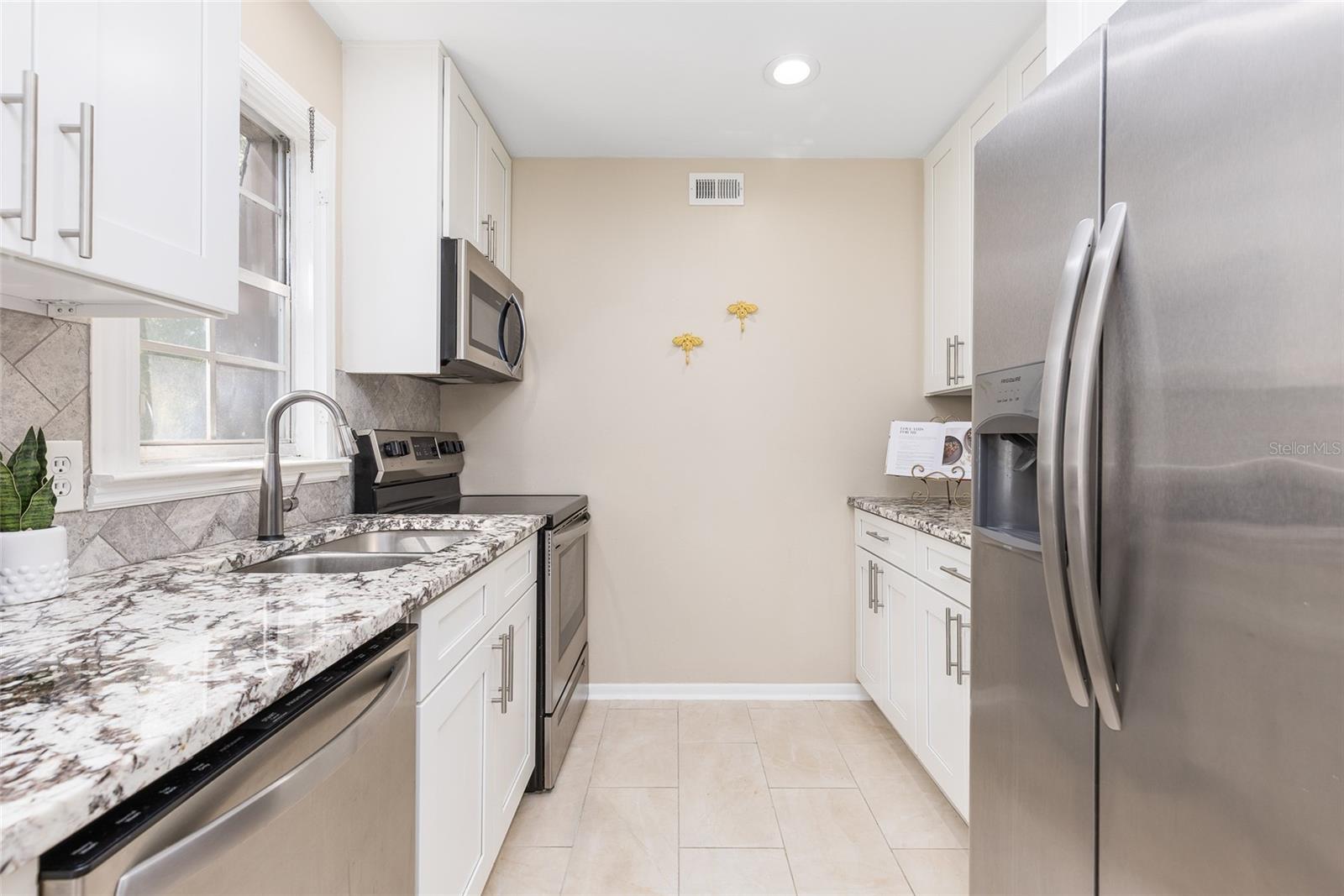 Image 6 of 22 For 1913 Woodcrest Drive B