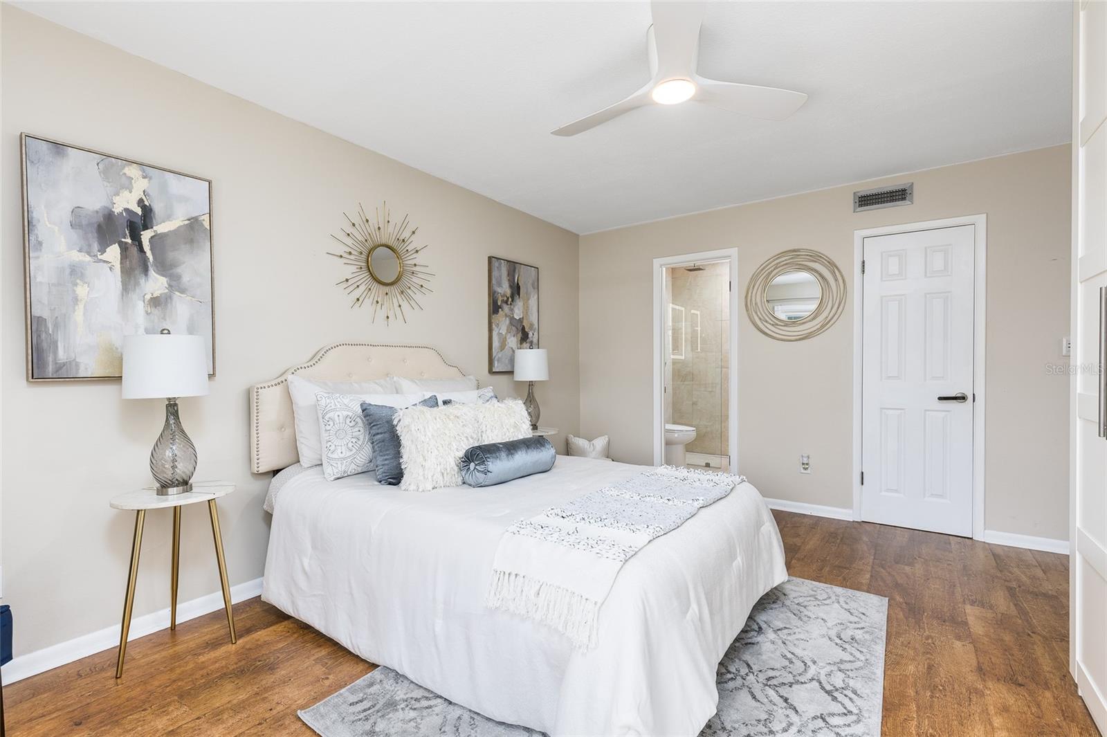 Image 8 of 22 For 1913 Woodcrest Drive B