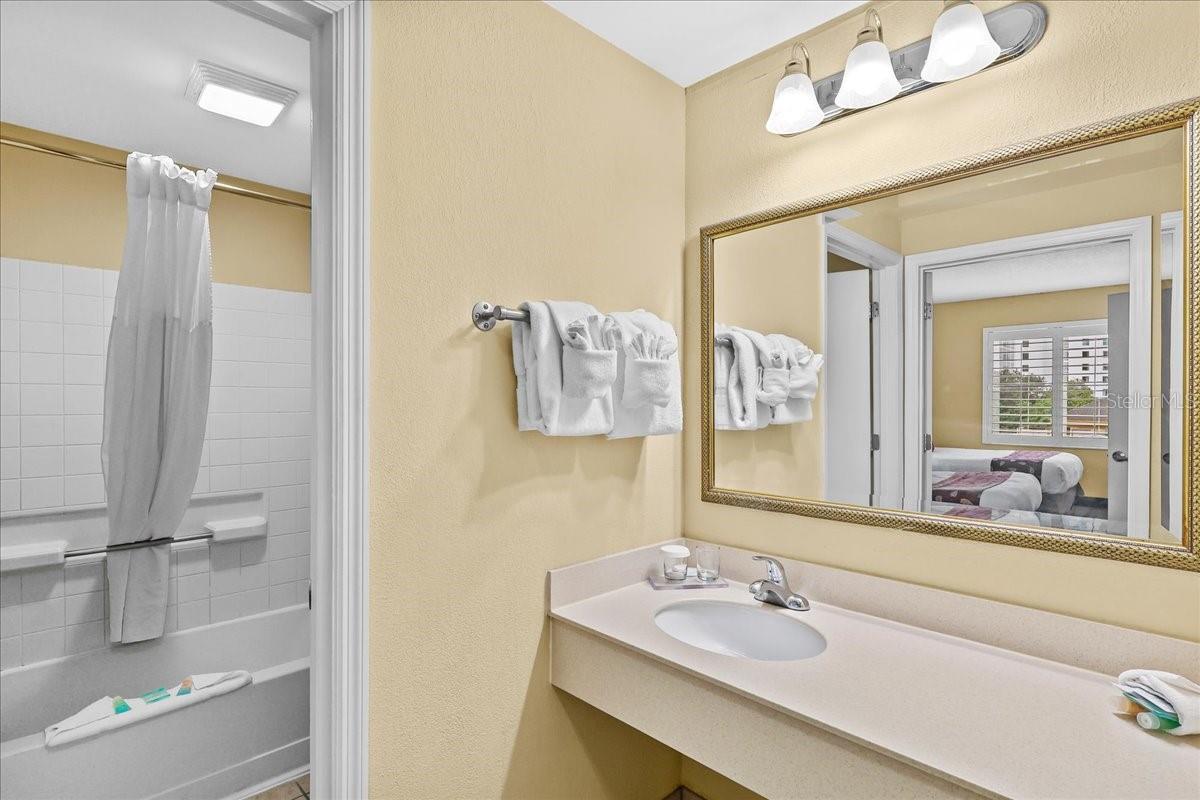 Image 11 of 27 For 7601 Canada Avenue 202