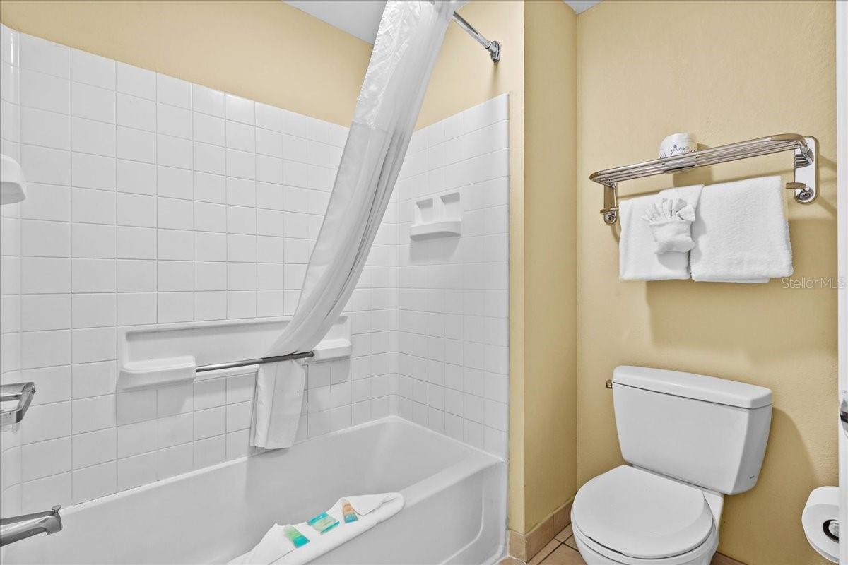 Image 14 of 27 For 7601 Canada Avenue 202