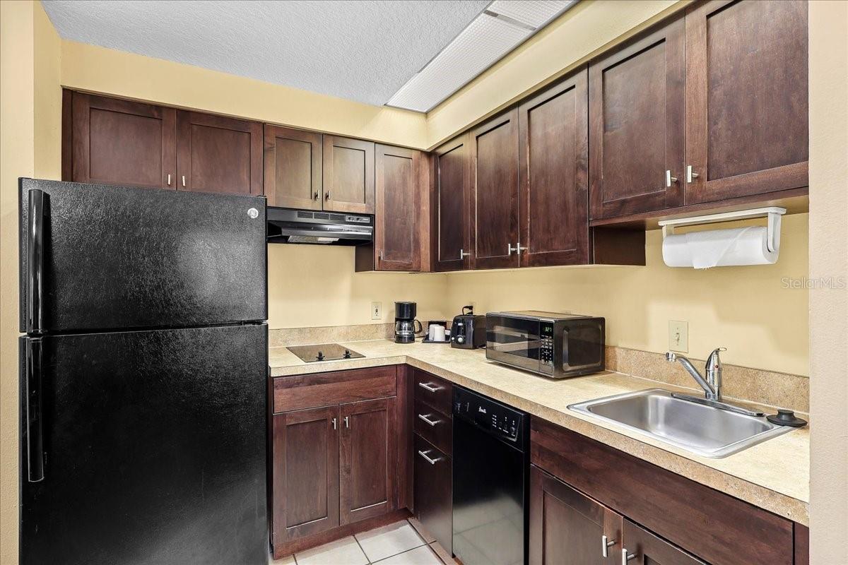 Image 7 of 27 For 7601 Canada Avenue 202