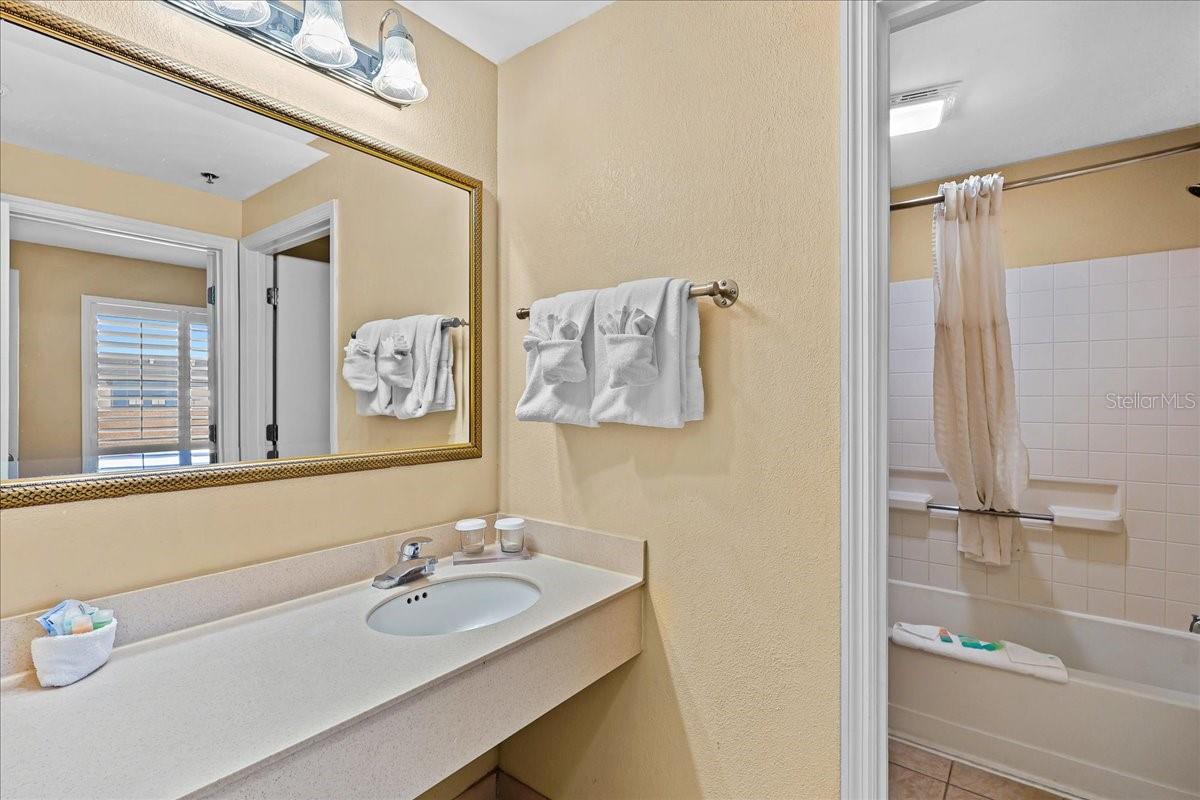 Image 11 of 27 For 7601 Canada Avenue 527