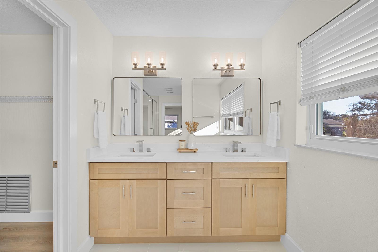 Image 14 of 33 For 4989 Wind Street