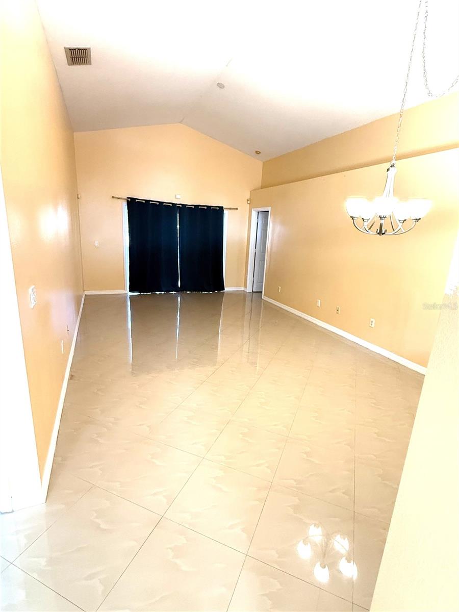 Image 5 of 21 For 9217 Valencia Palms Drive