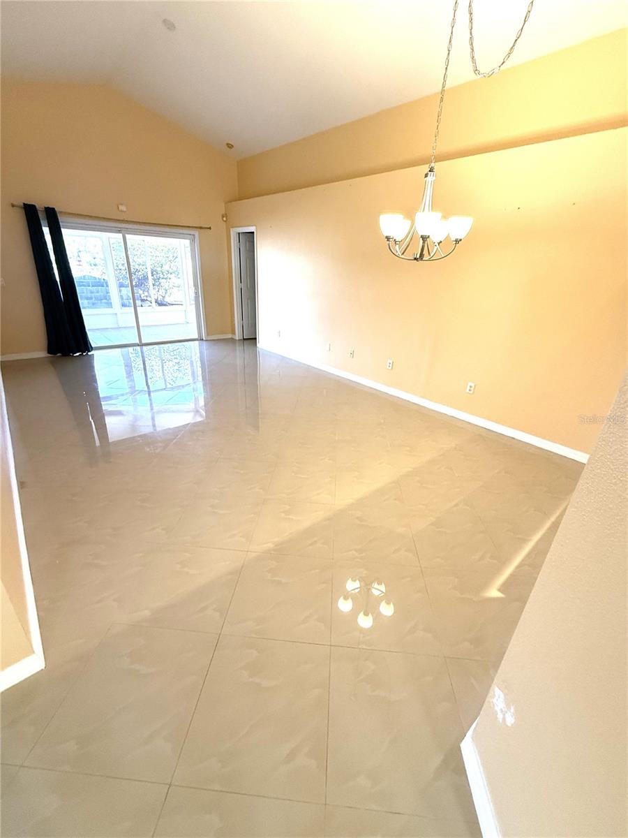 Image 7 of 21 For 9217 Valencia Palms Drive