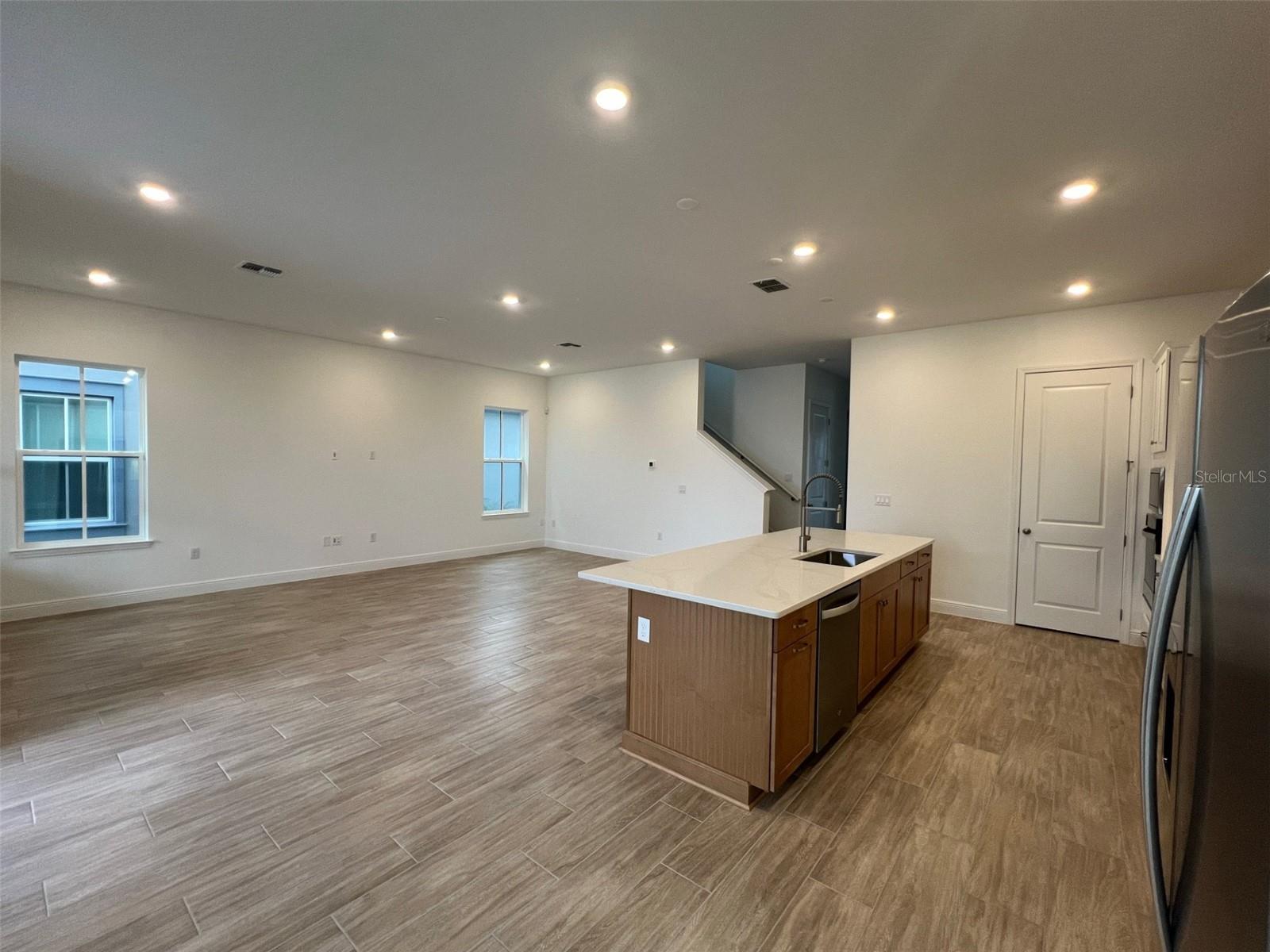 Image 3 of 27 For 9851 Gobat Aly