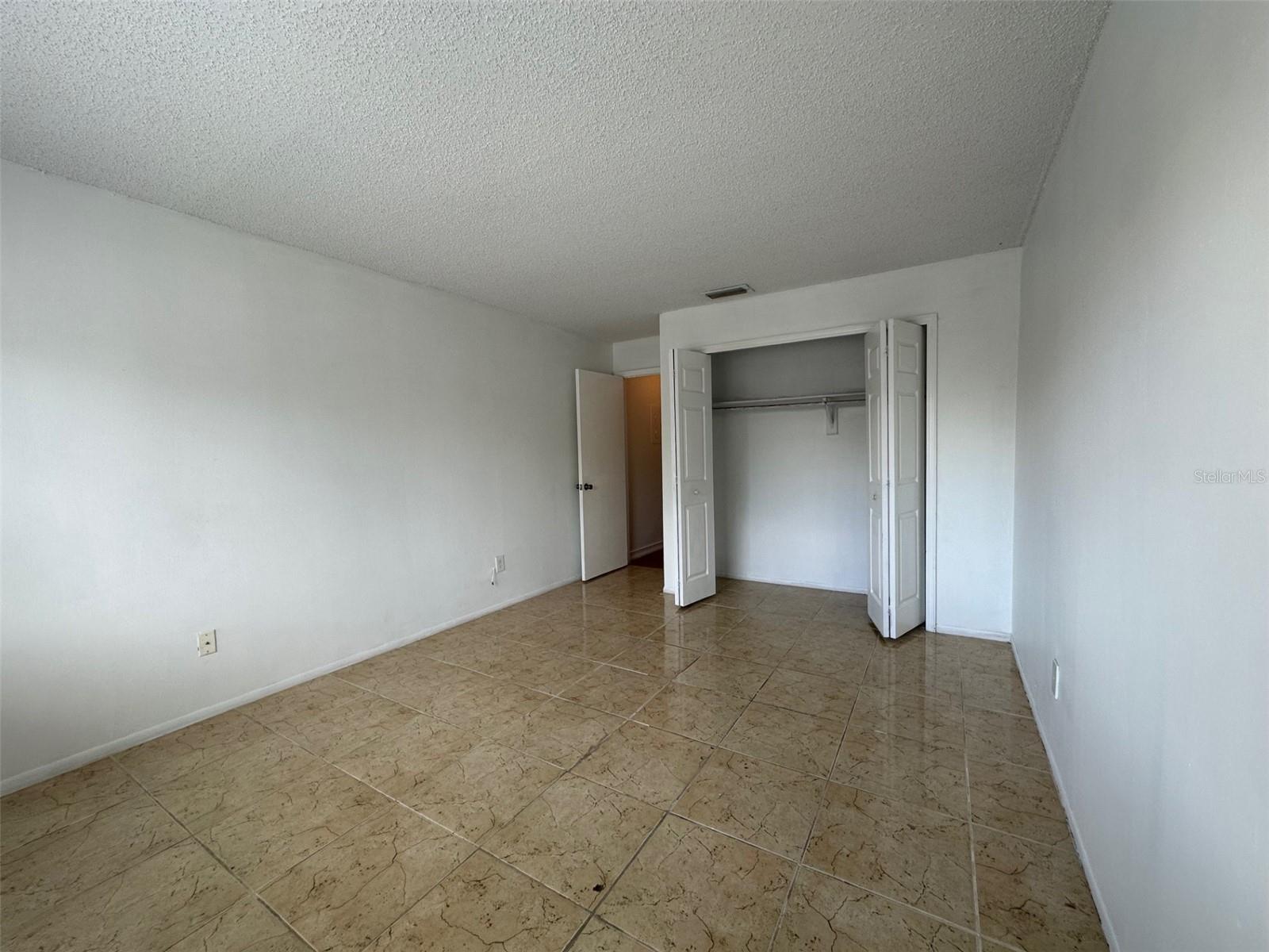 Image 16 of 52 For 602 Kenwick Circle 202