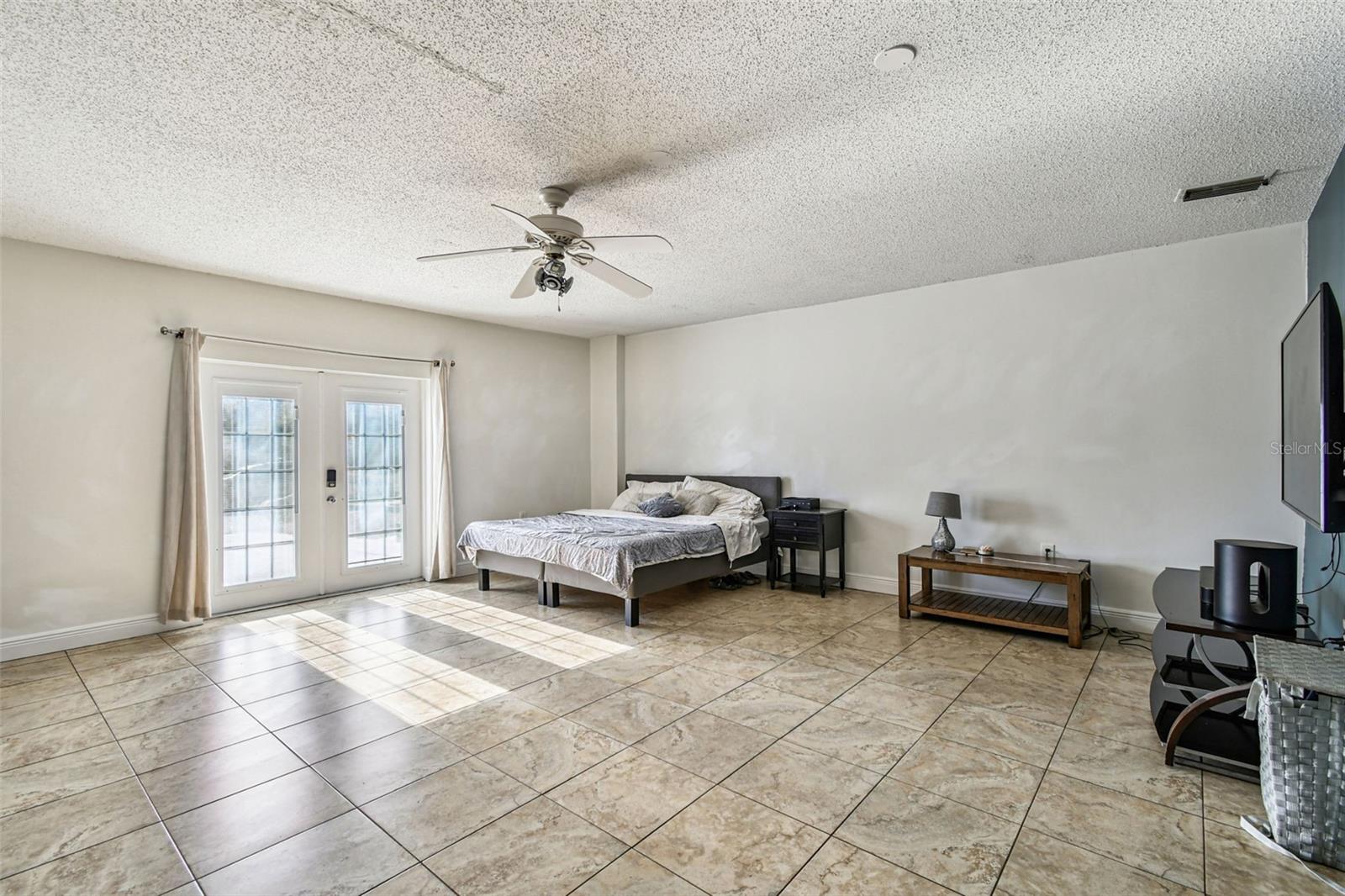 Image 21 of 28 For 215 Gardenia Road