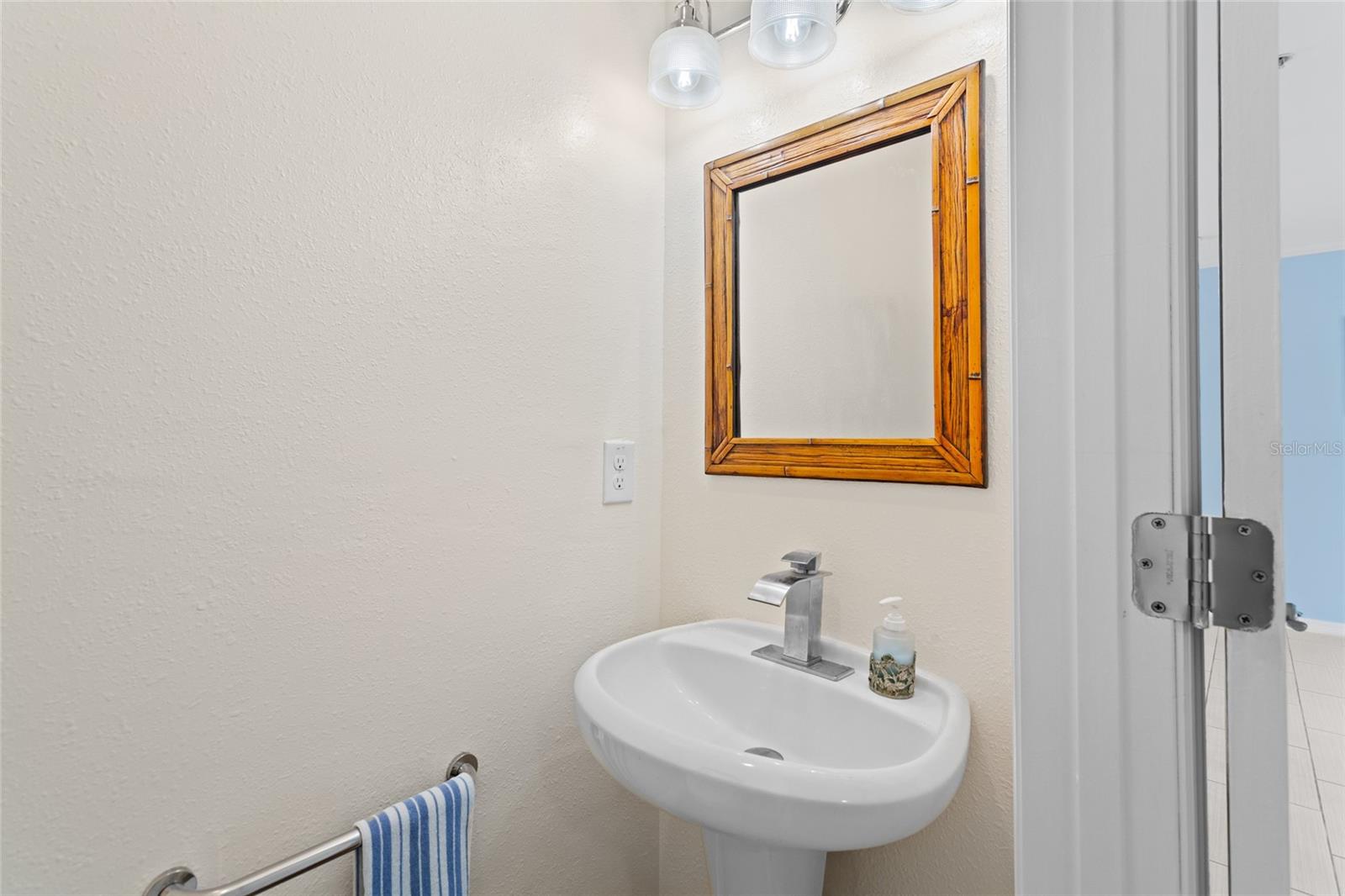 Image 10 of 29 For 754 Centervale Drive 754