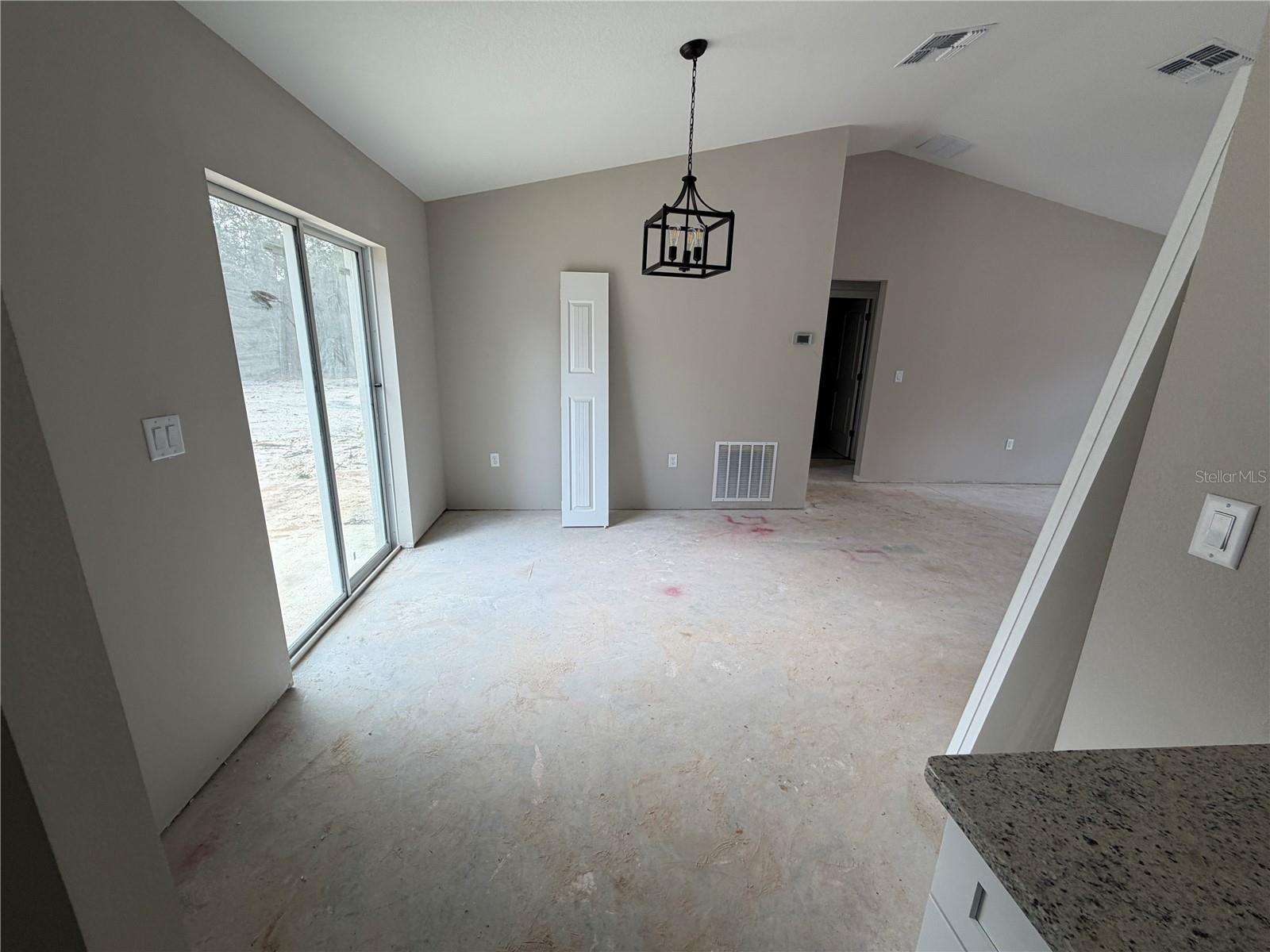 Image 21 of 27 For 754 Deacon Place