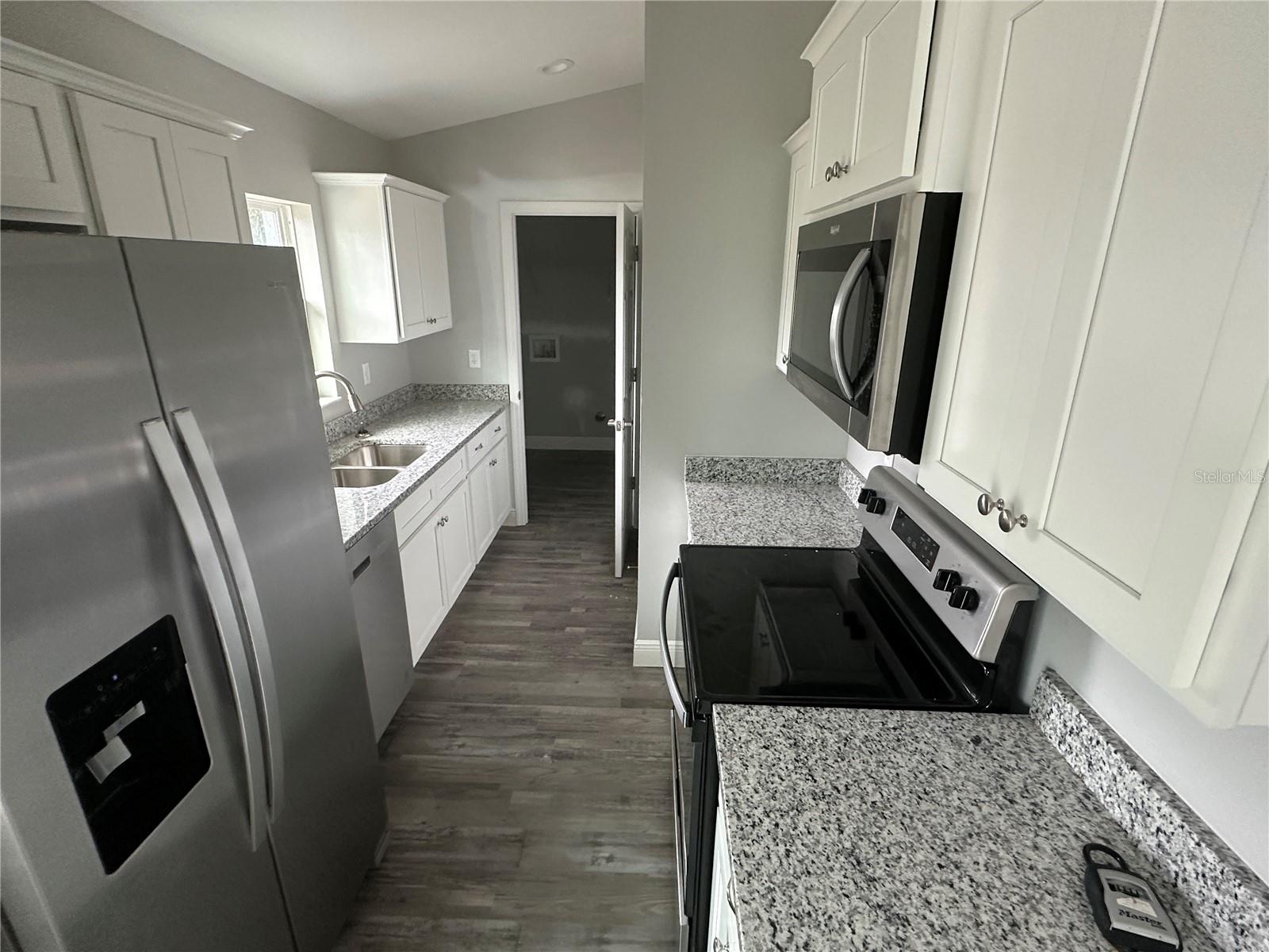 Image 25 of 27 For 754 Deacon Place