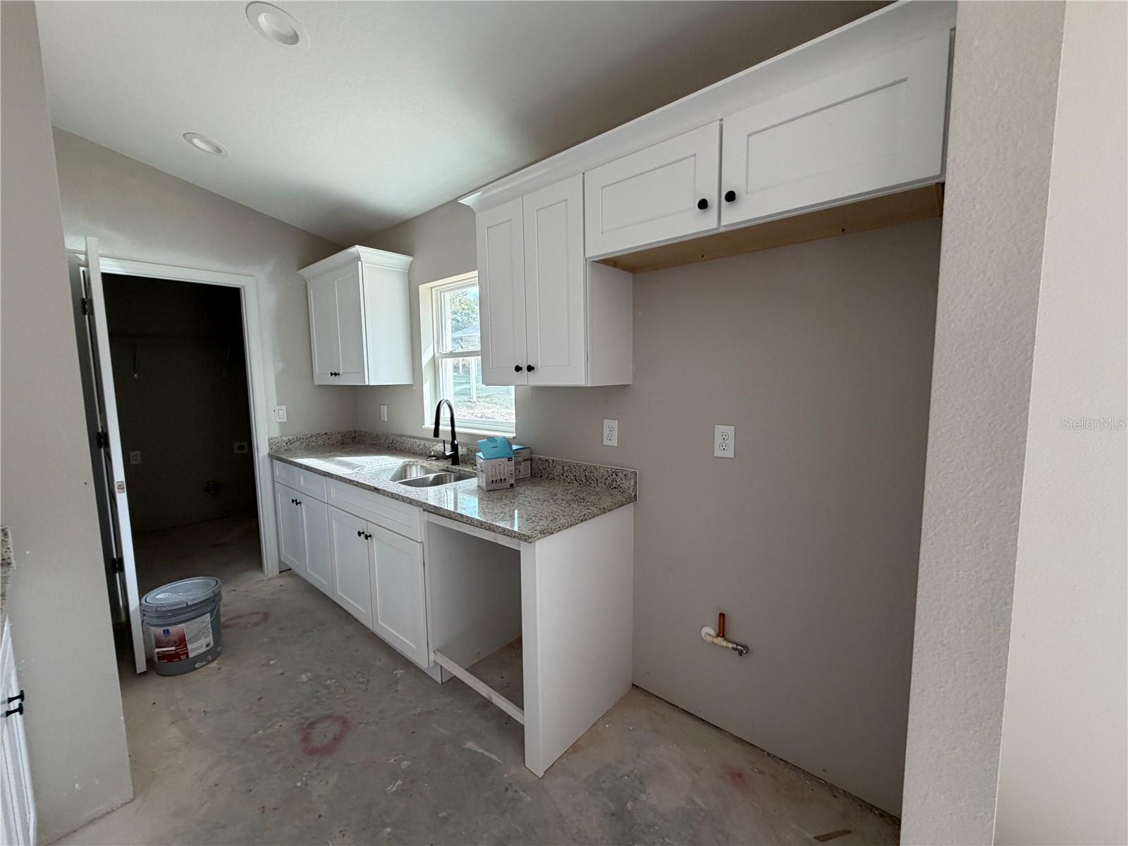 Image 5 of 27 For 754 Deacon Place