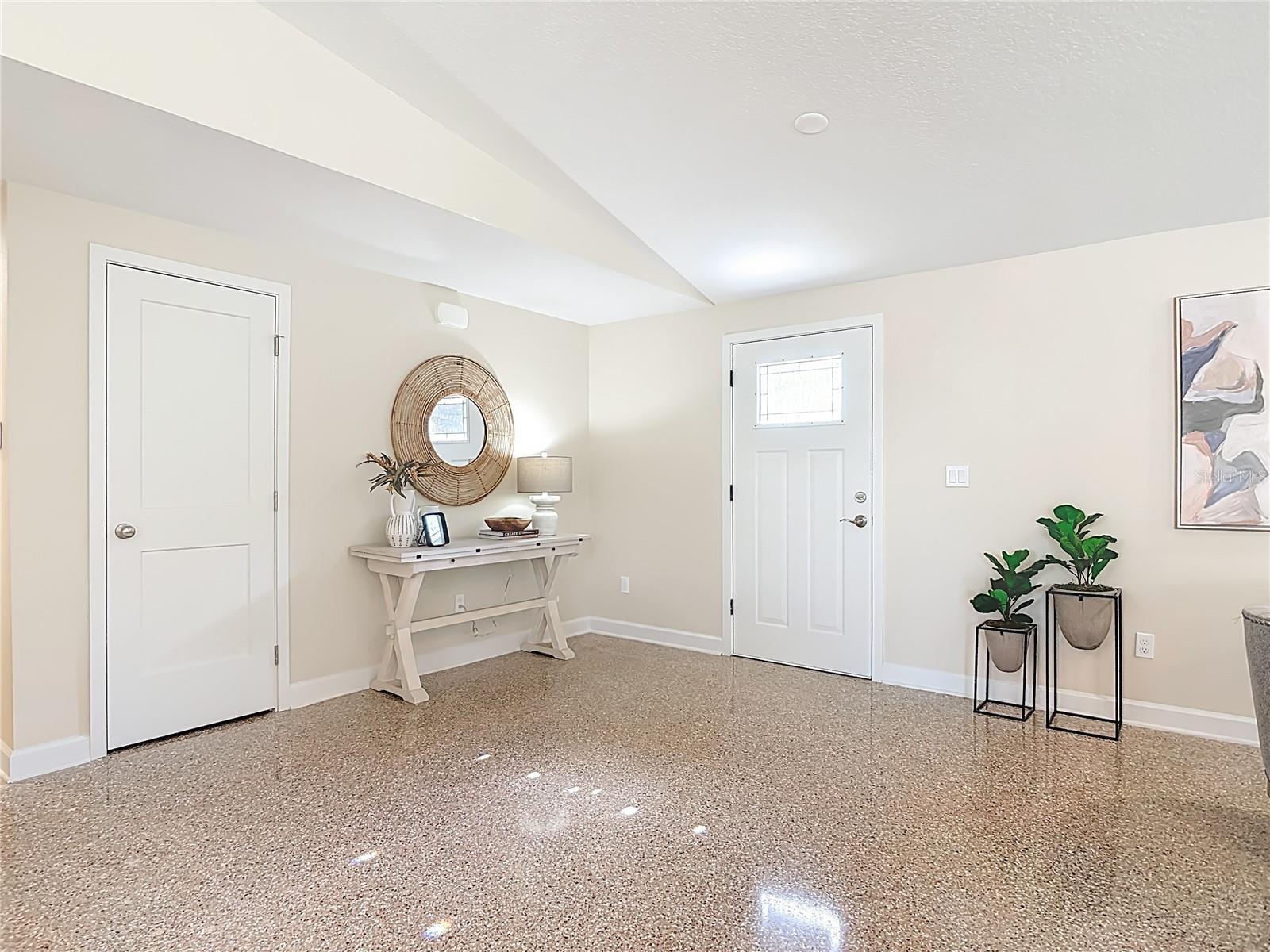 Image 15 of 51 For 1515 Live Oak Street