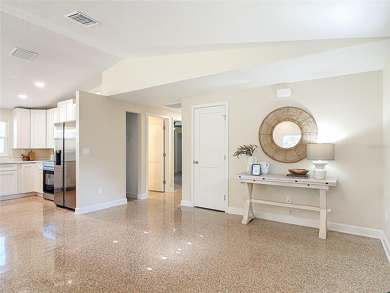 Image 16 of 51 For 1515 Live Oak Street