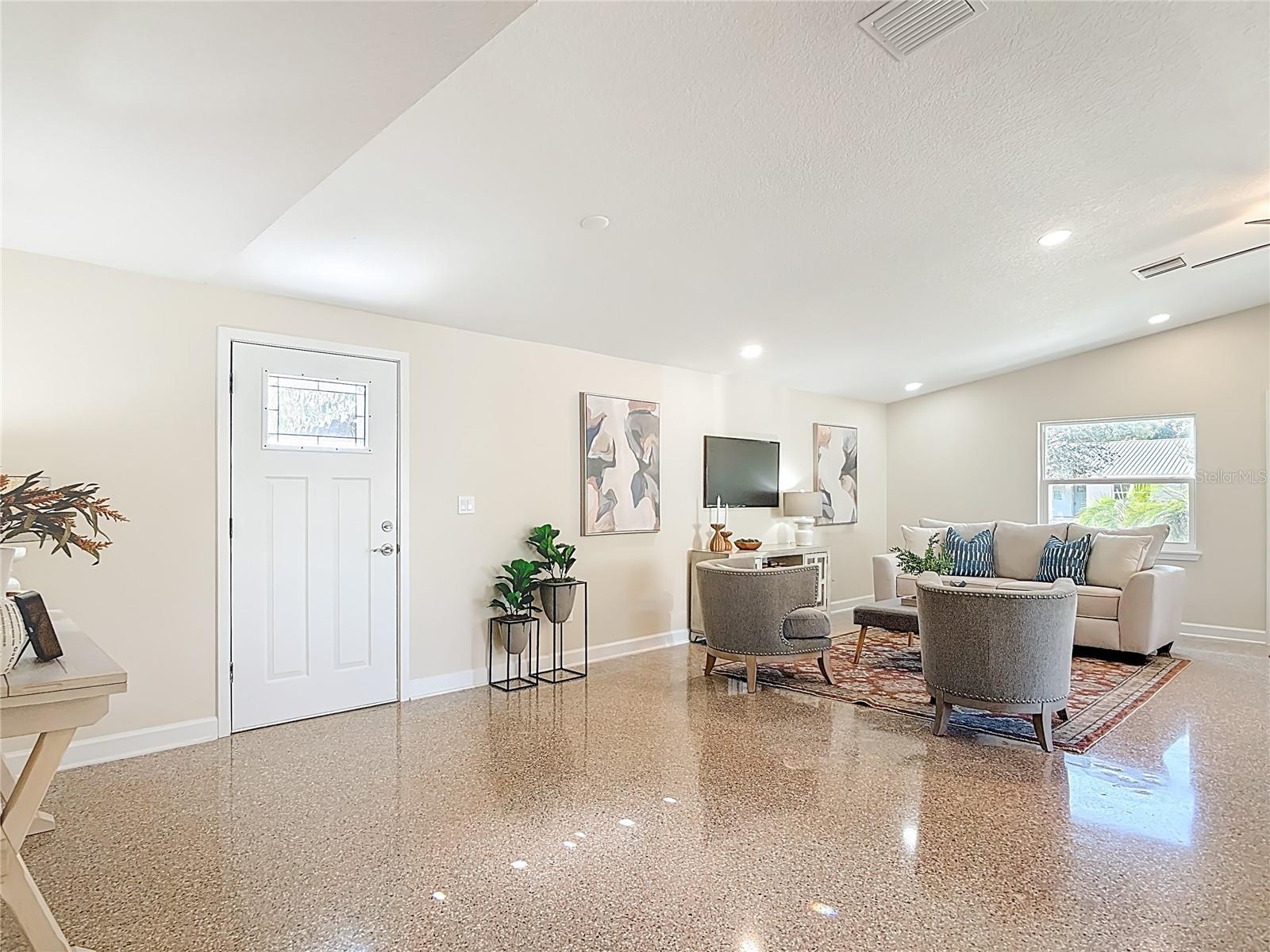 Image 17 of 51 For 1515 Live Oak Street