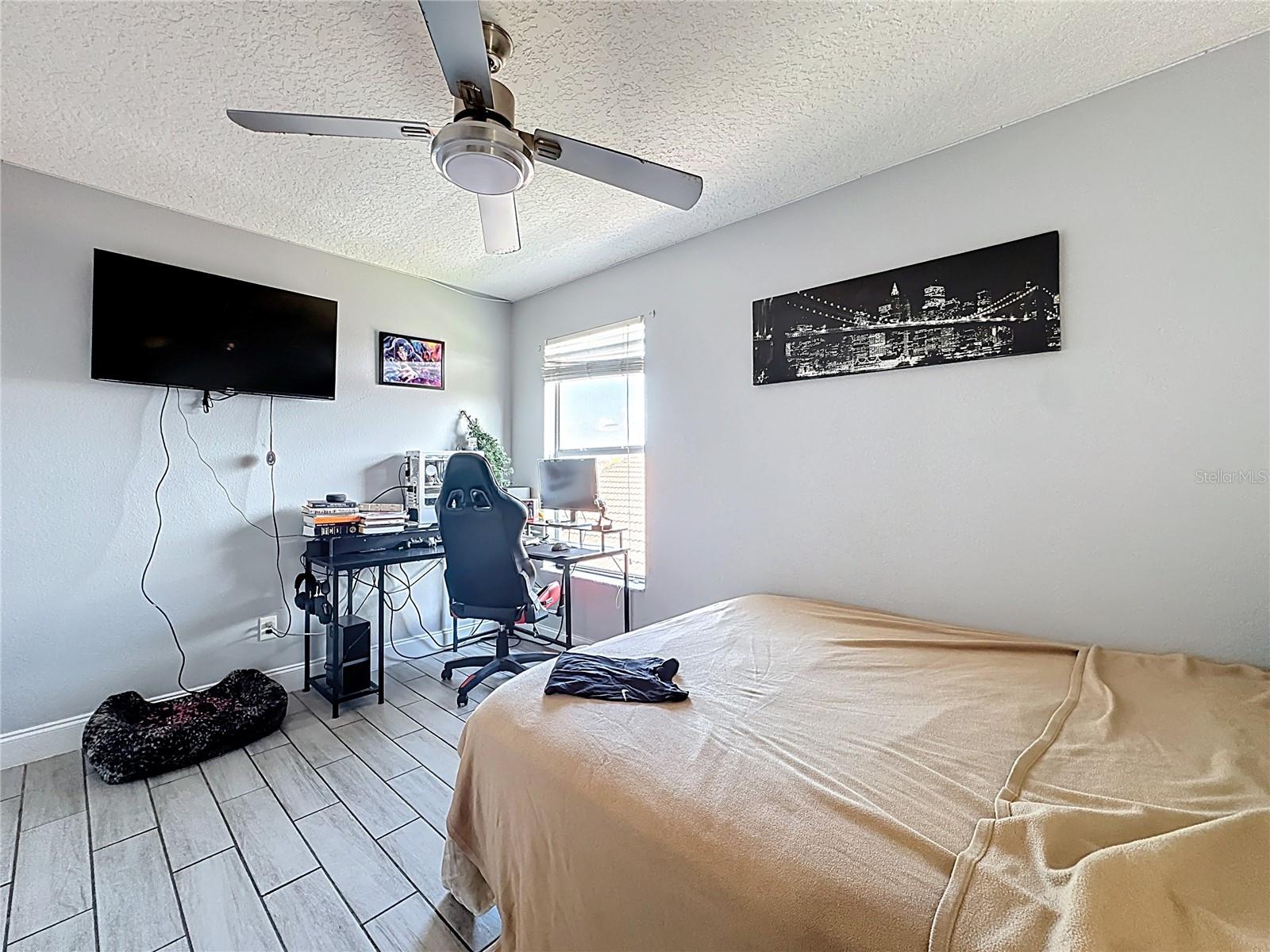 Image 34 of 47 For 160 Tuscany Pointe Avenue