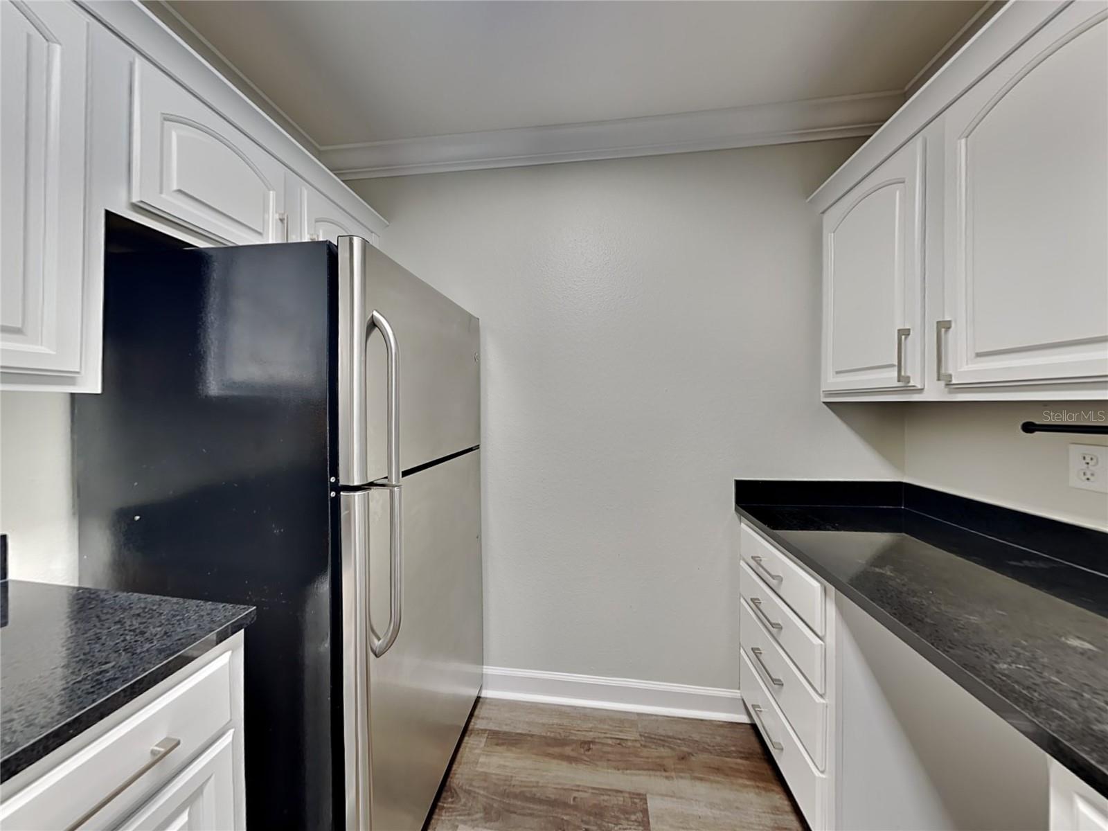 Image 4 of 15 For 2065 Dixie Belle Drive L