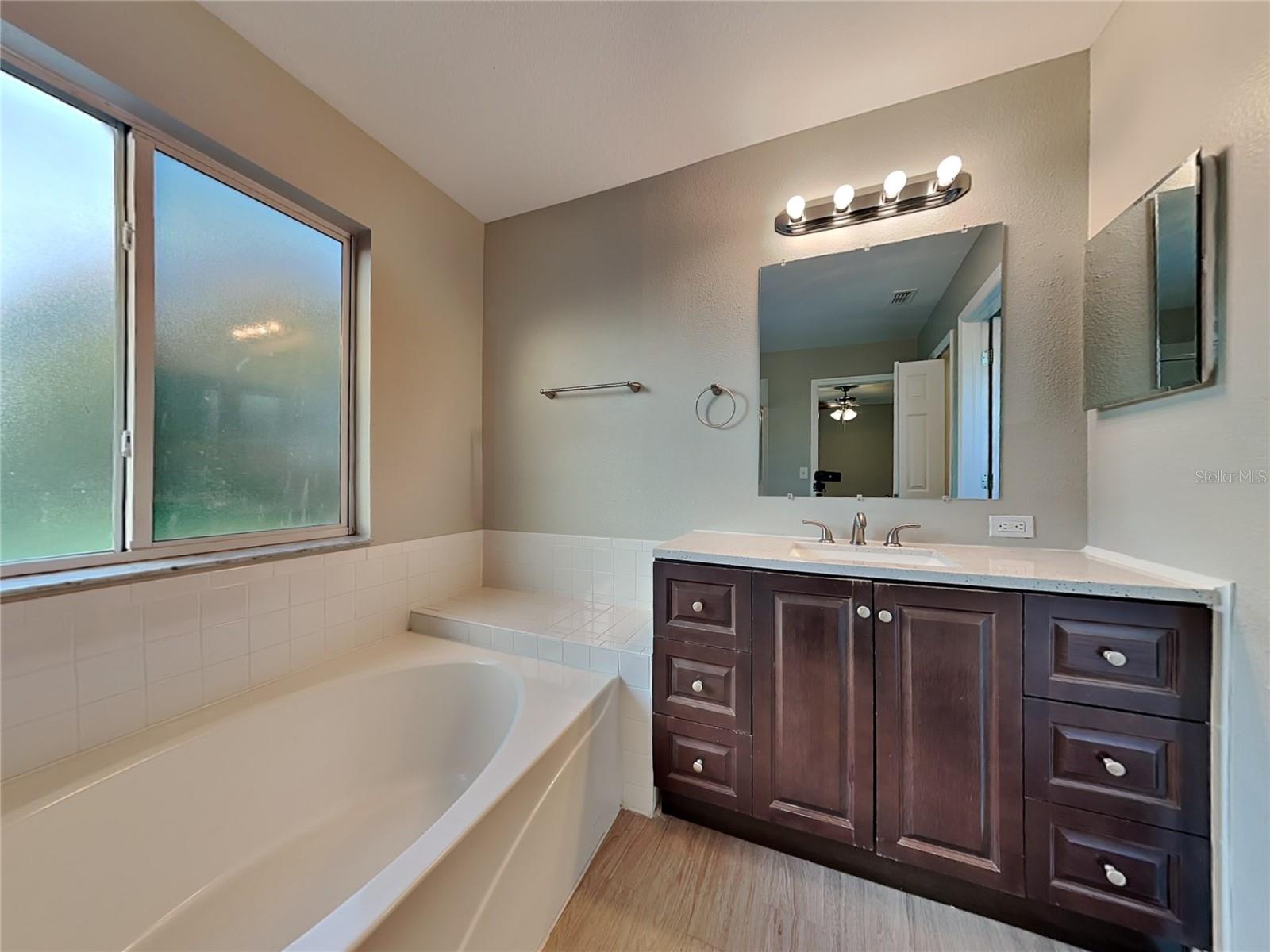 Image 6 of 15 For 774 Burlwood Street