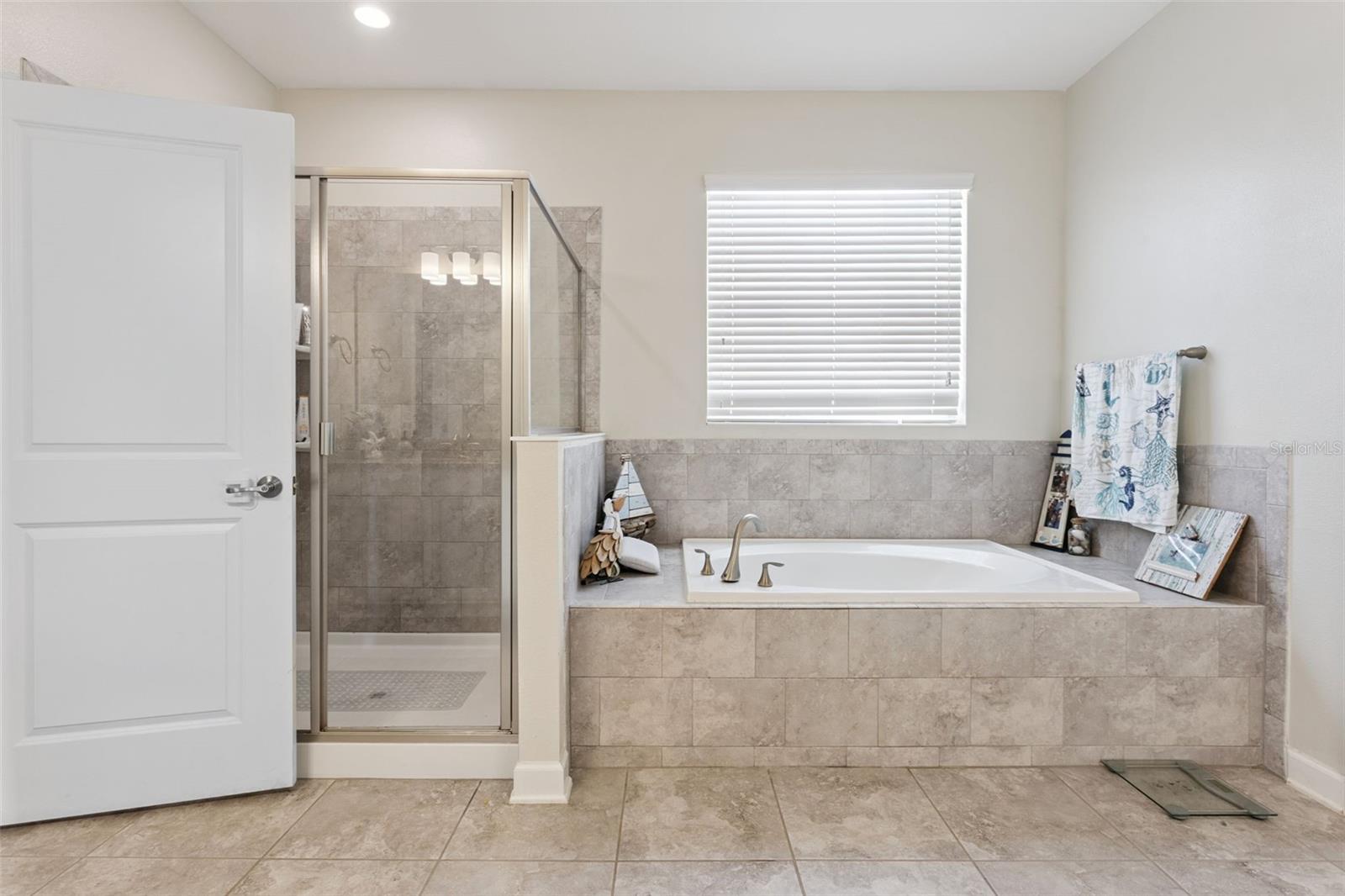 Image 23 of 54 For 5864 Alenlon Way