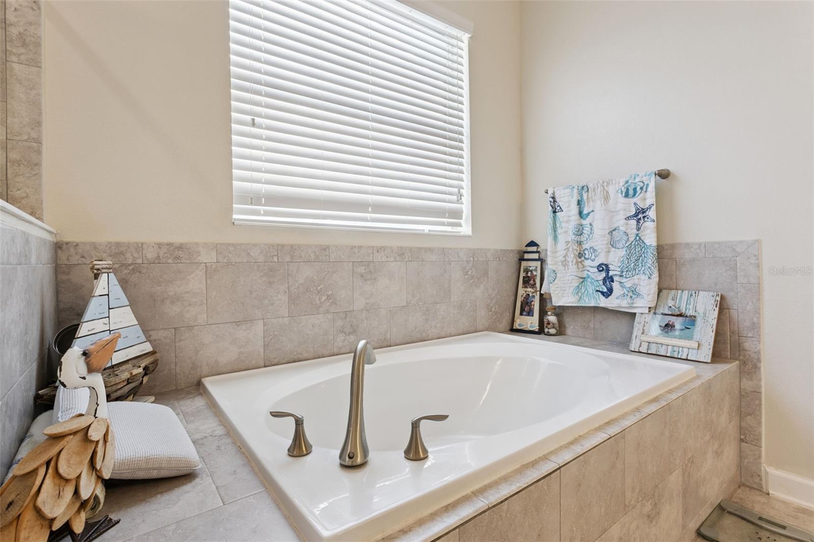 Image 24 of 54 For 5864 Alenlon Way