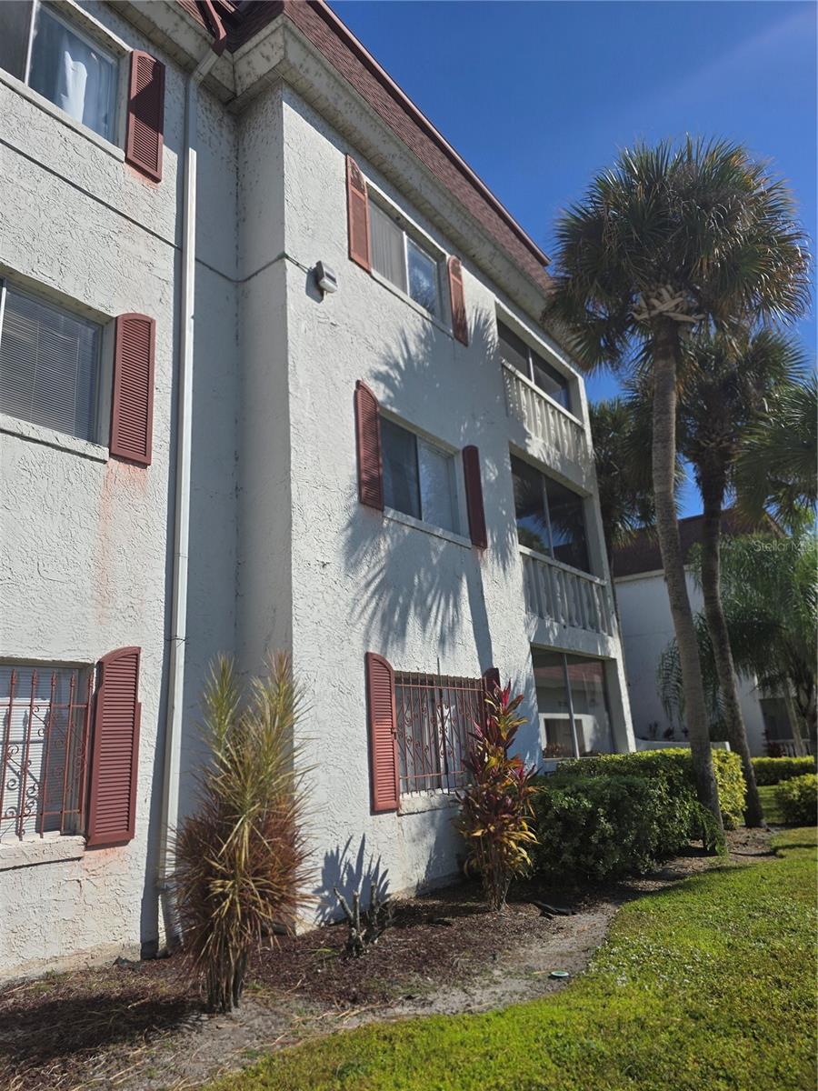 Image 2 of 8 For 2225 Holden Avenue 209