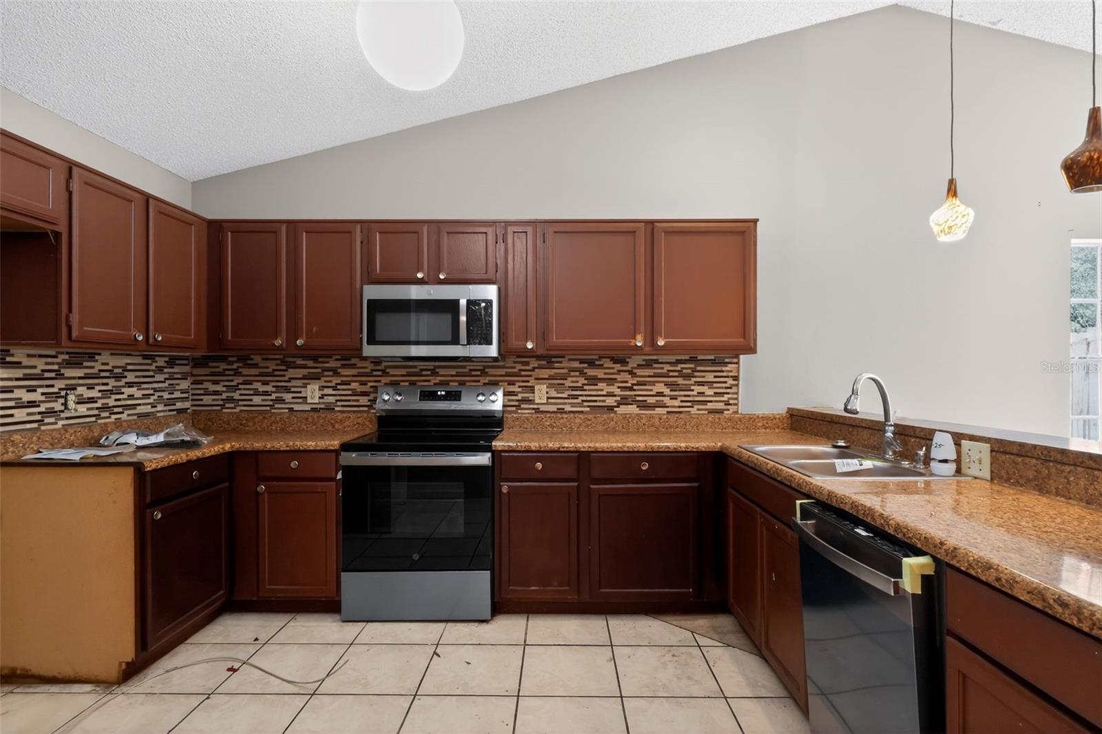 Image 15 of 26 For 6516 Piccadilly Lane