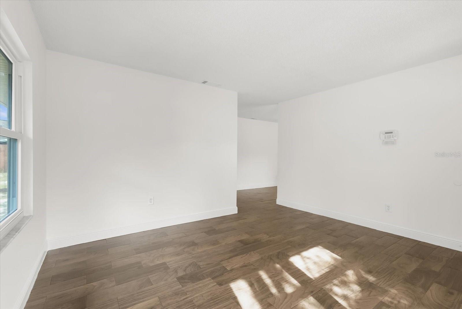 Image 11 of 27 For 705 Crestwood Way